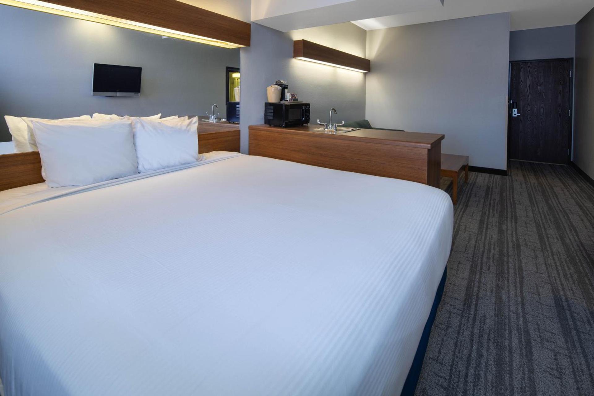Baymont by Wyndham Las Vegas South Strip photo 5