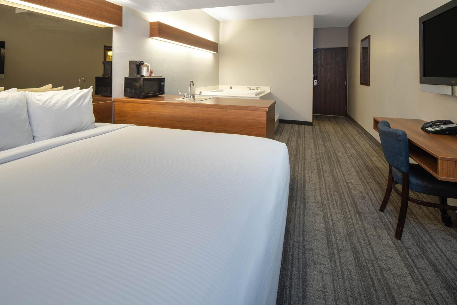 Baymont by Wyndham Las Vegas South Strip photo 10