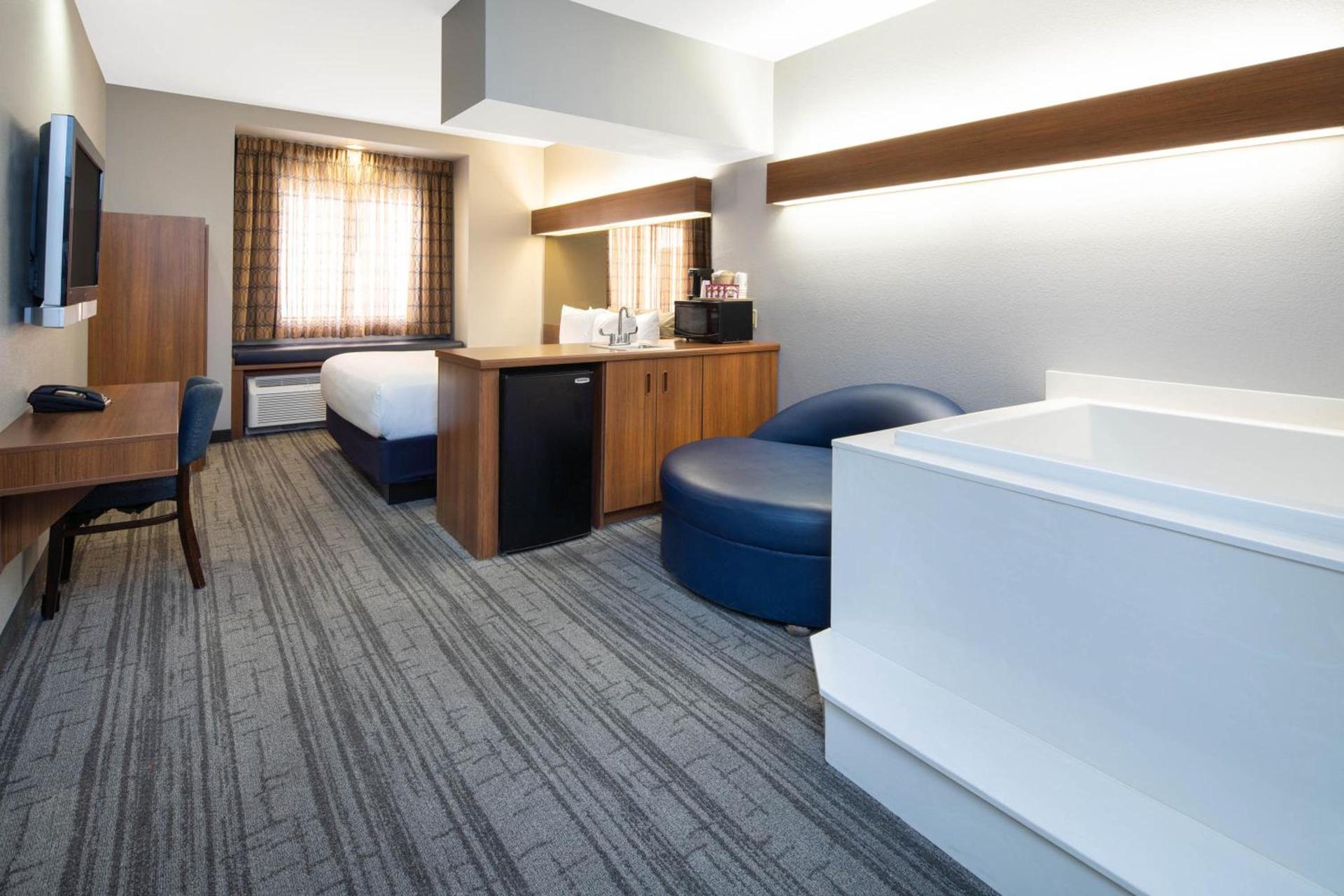 Baymont by Wyndham Las Vegas South Strip photo 11