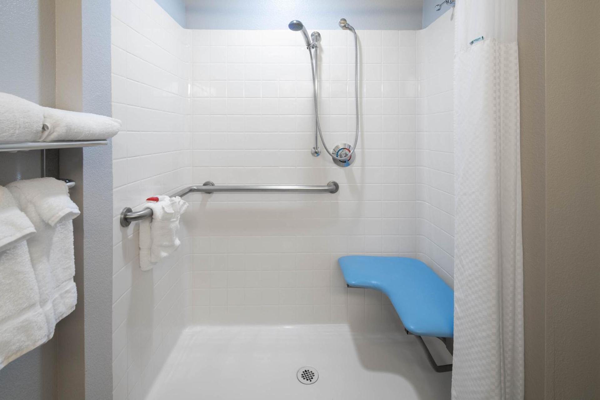 Baymont by Wyndham Las Vegas South Strip photo 18