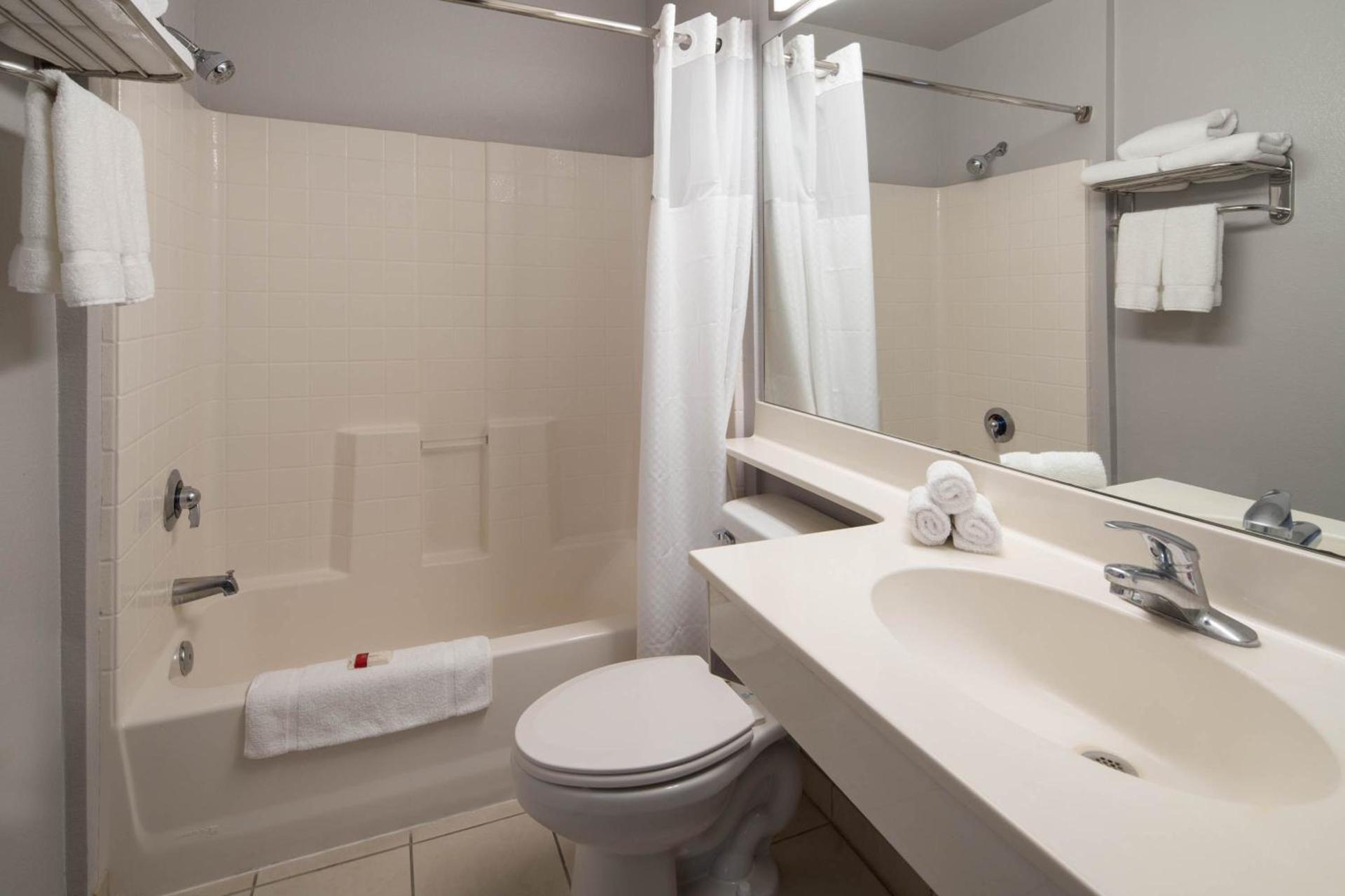 Baymont by Wyndham Las Vegas South Strip photo 49