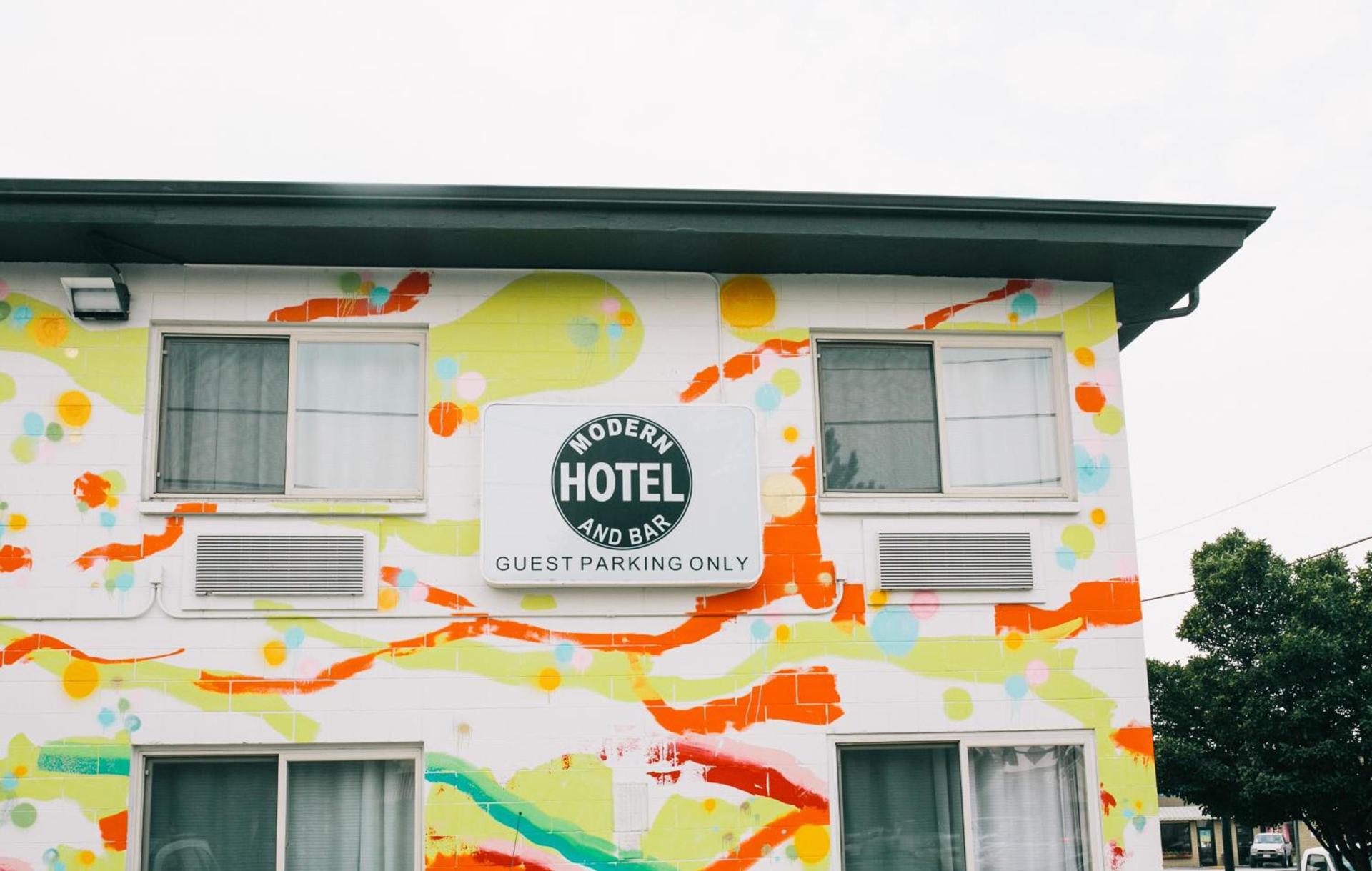 Modern Hotel photo 25