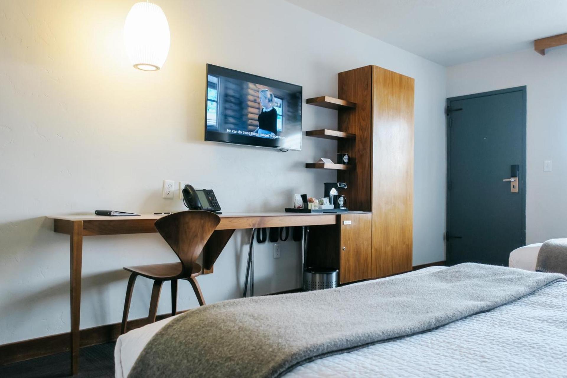 Modern Hotel photo 15