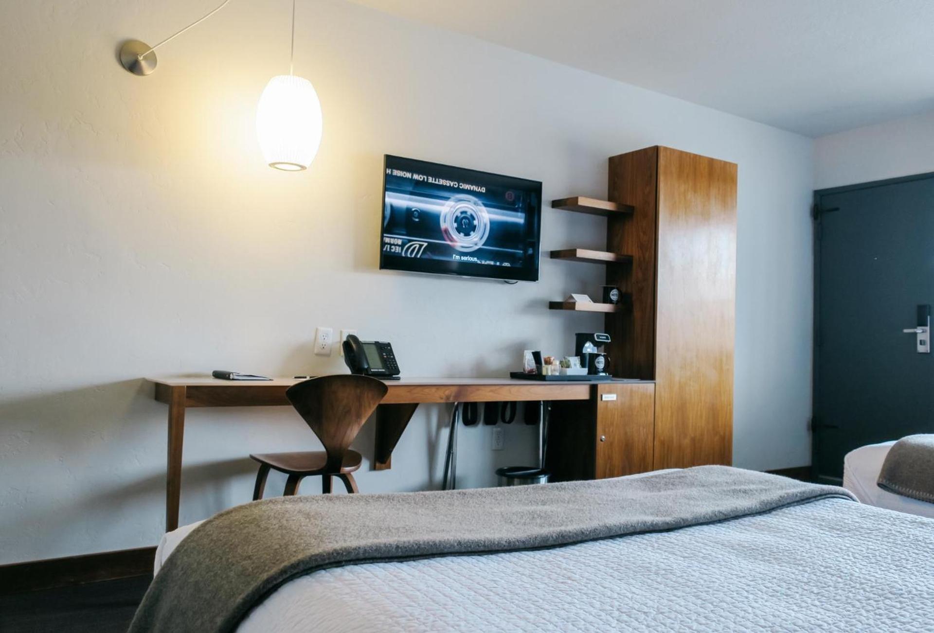 Modern Hotel photo 16