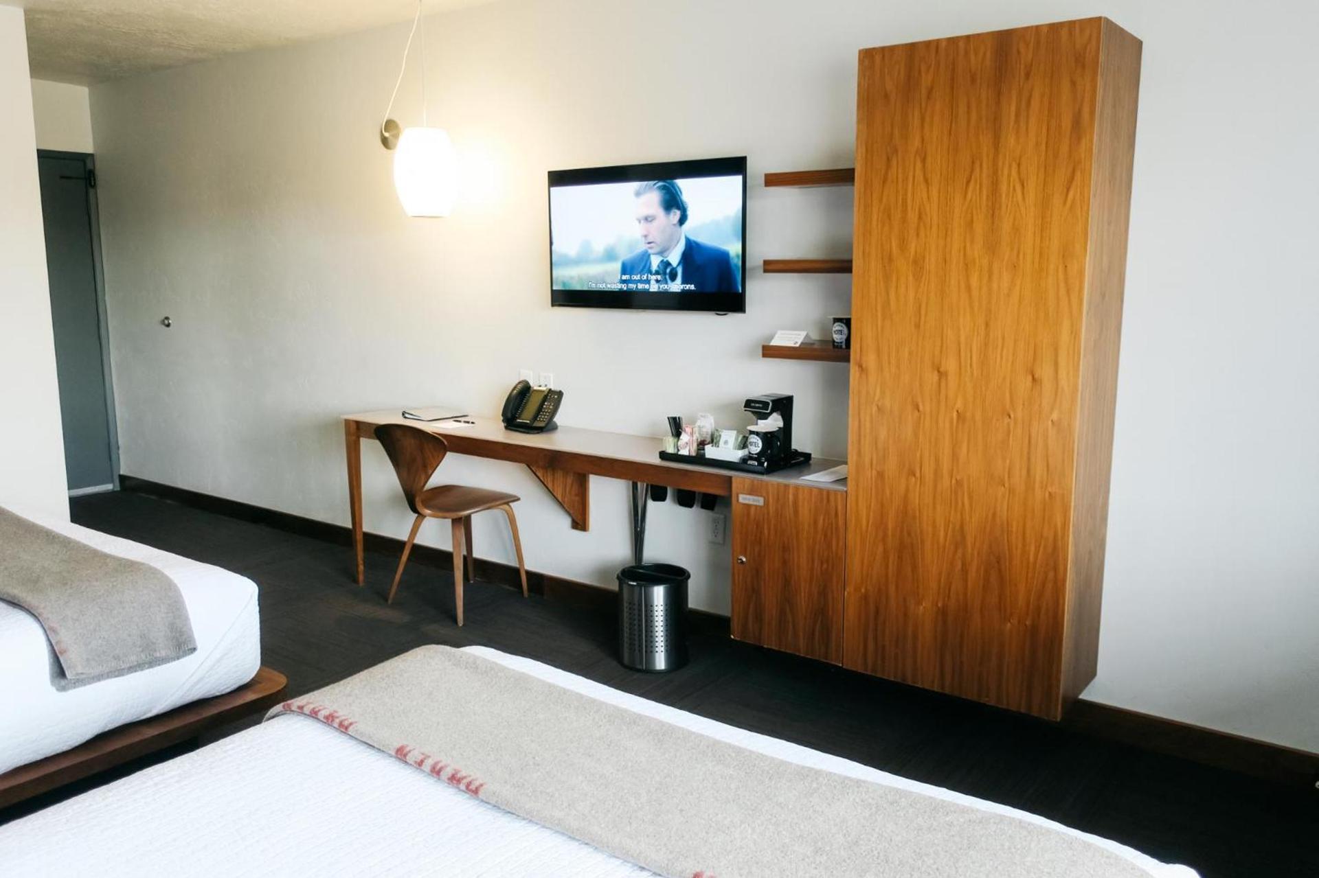 Modern Hotel photo 17