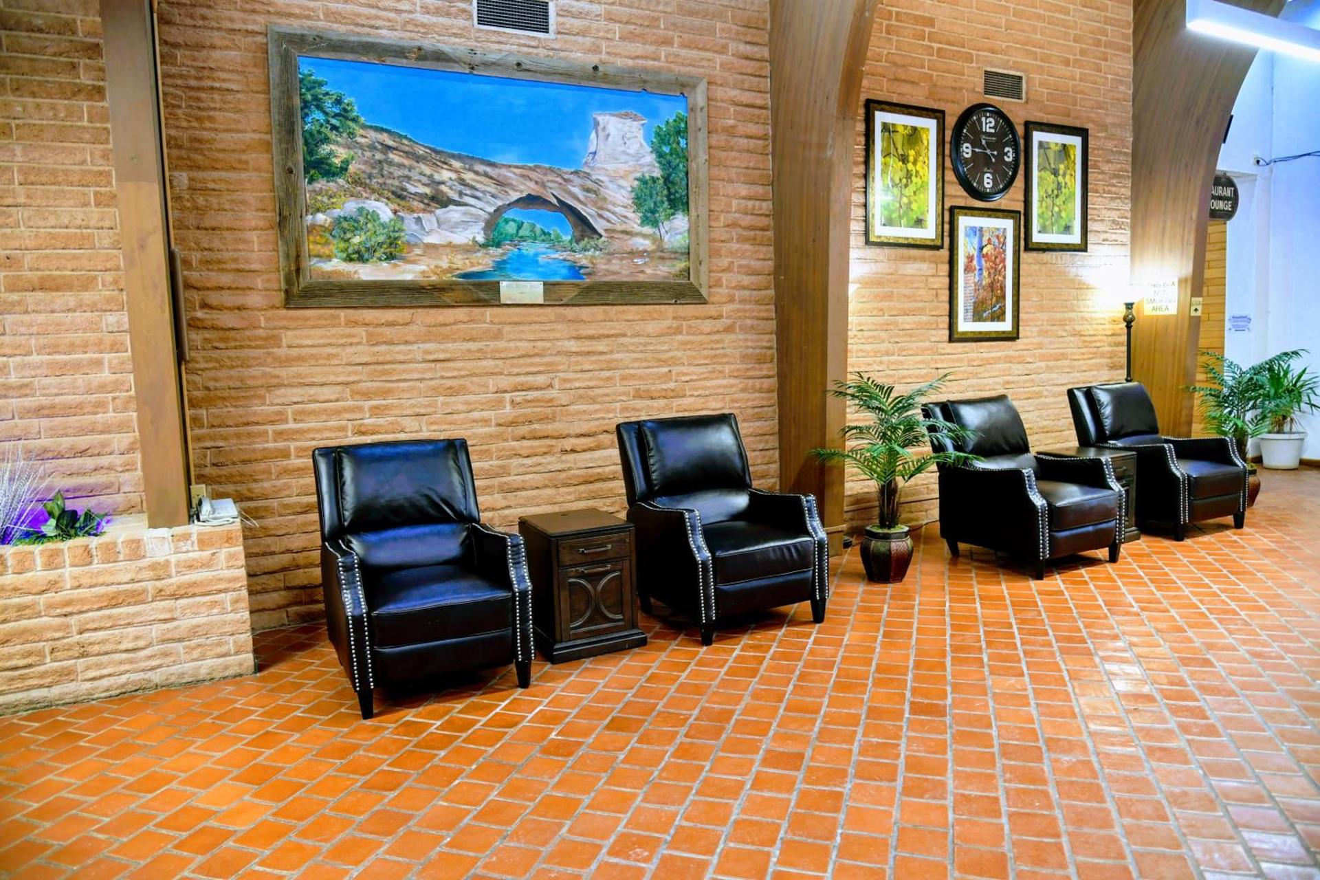 Douglas Inn and Conference Center photo 47