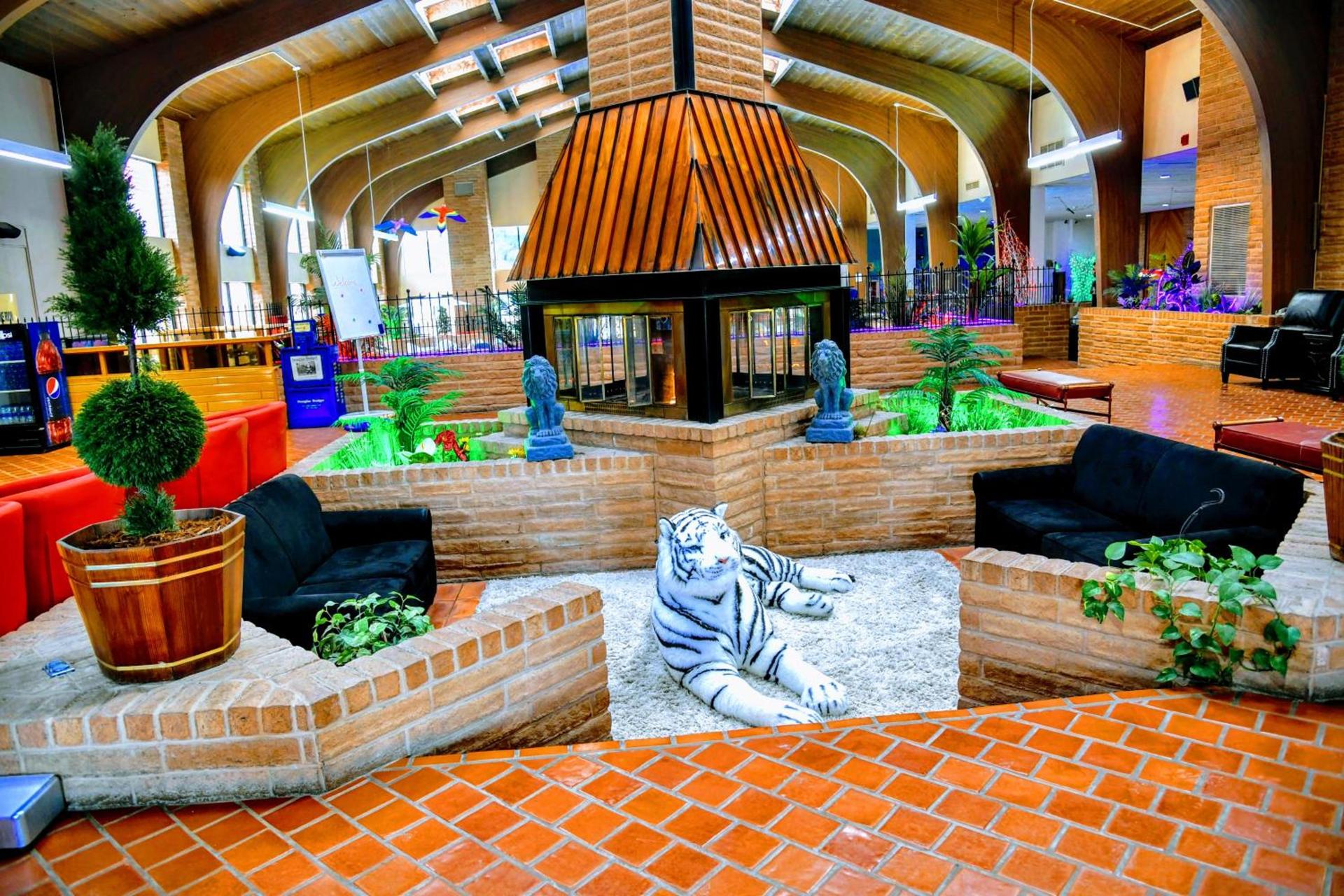 Douglas Inn and Conference Center photo 2