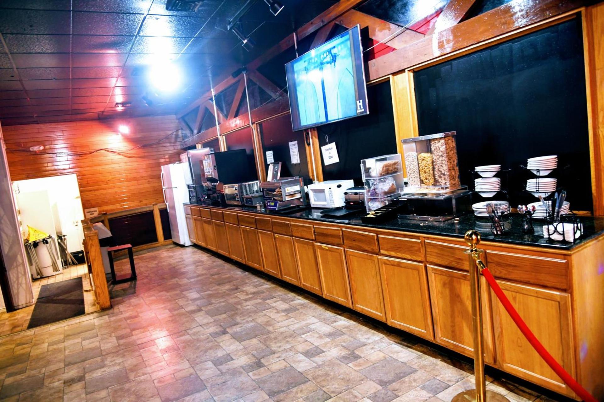 Douglas Inn and Conference Center photo 19