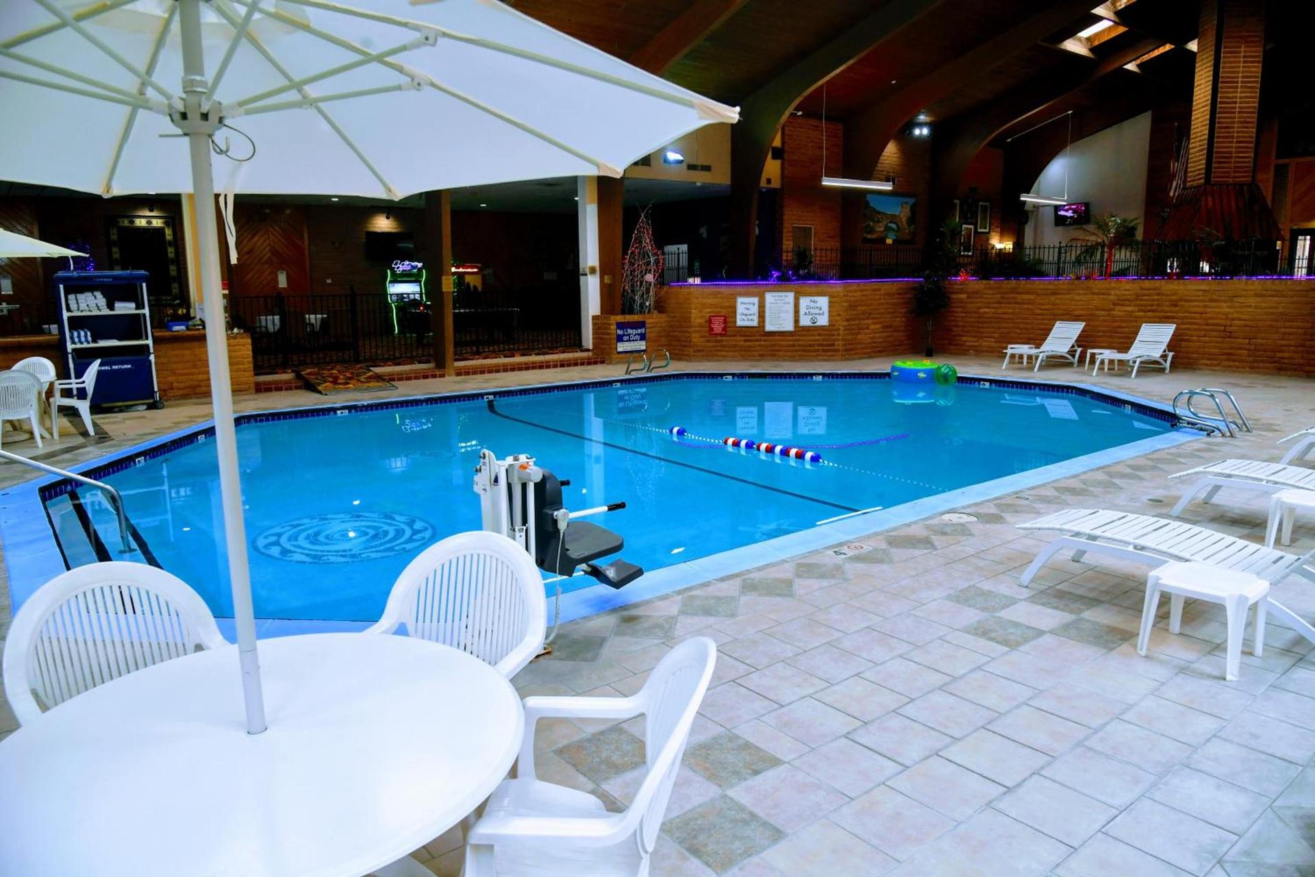 Douglas Inn and Conference Center photo 25