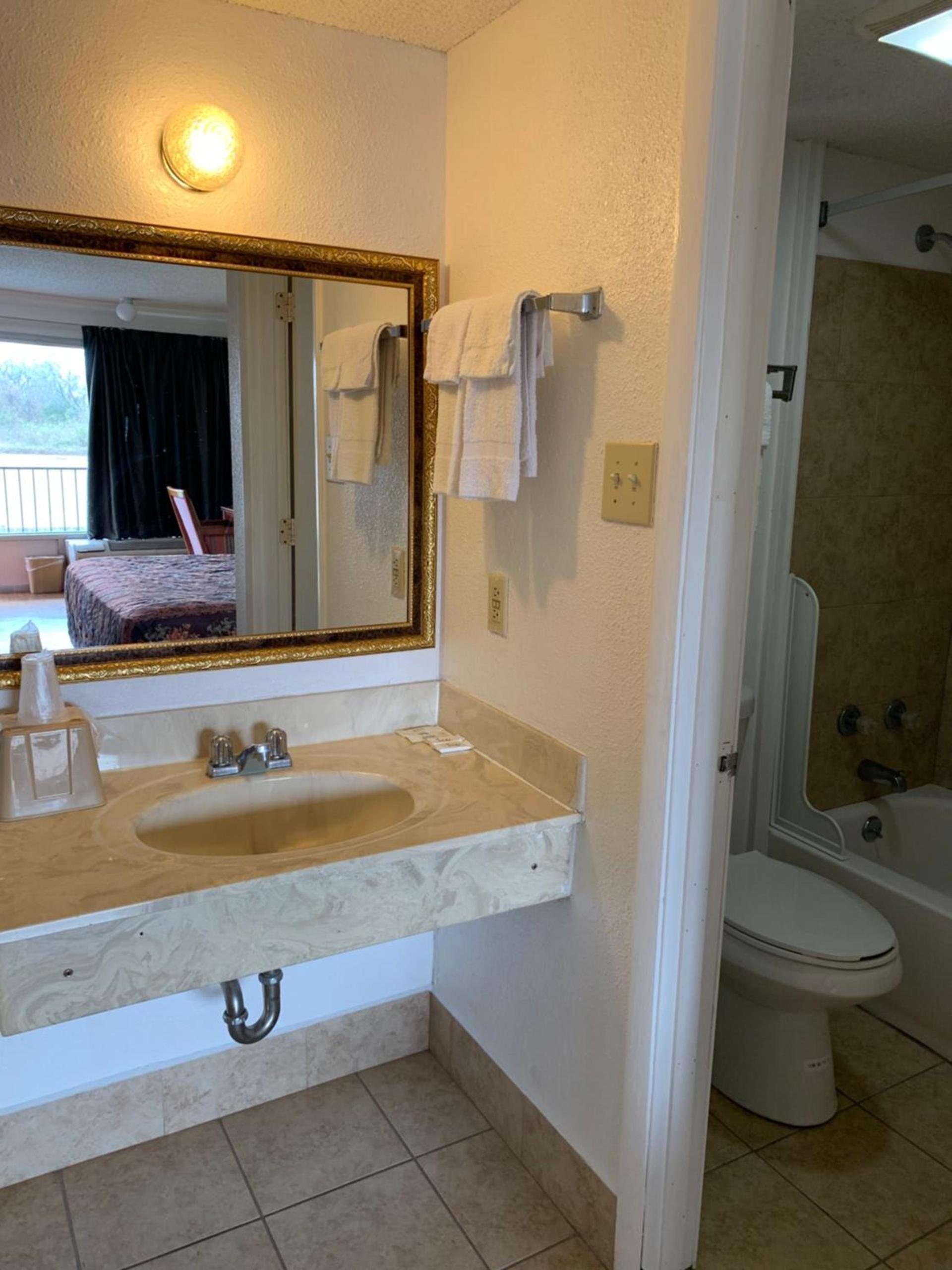 Baton Rouge West Inn photo 7