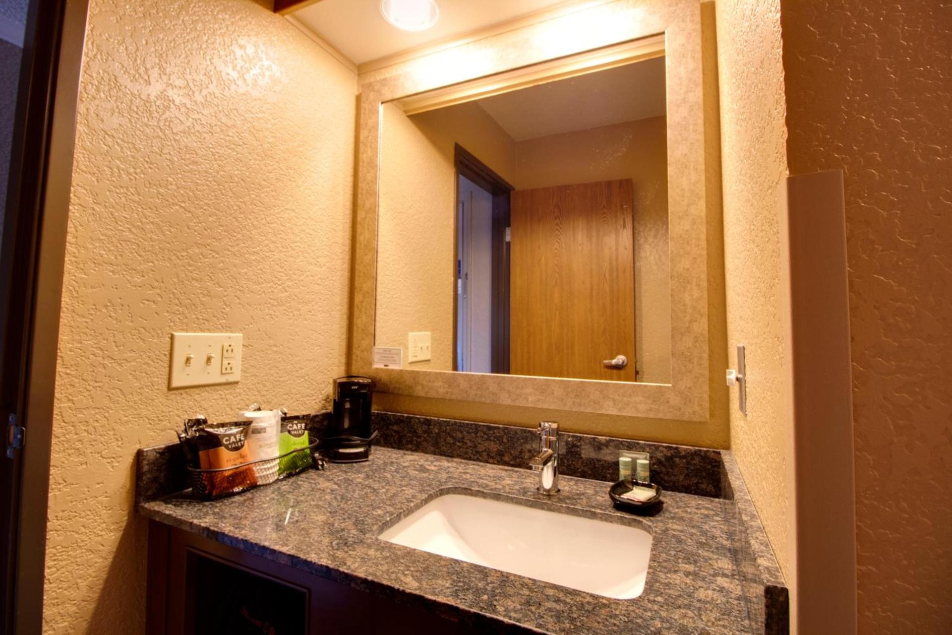 Best Western Harbour Pointe Lakefront photo 95