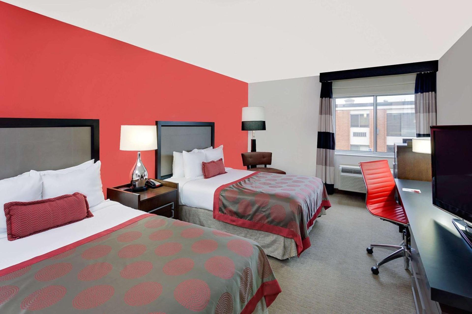 Ramada by Wyndham Marquette photo 45