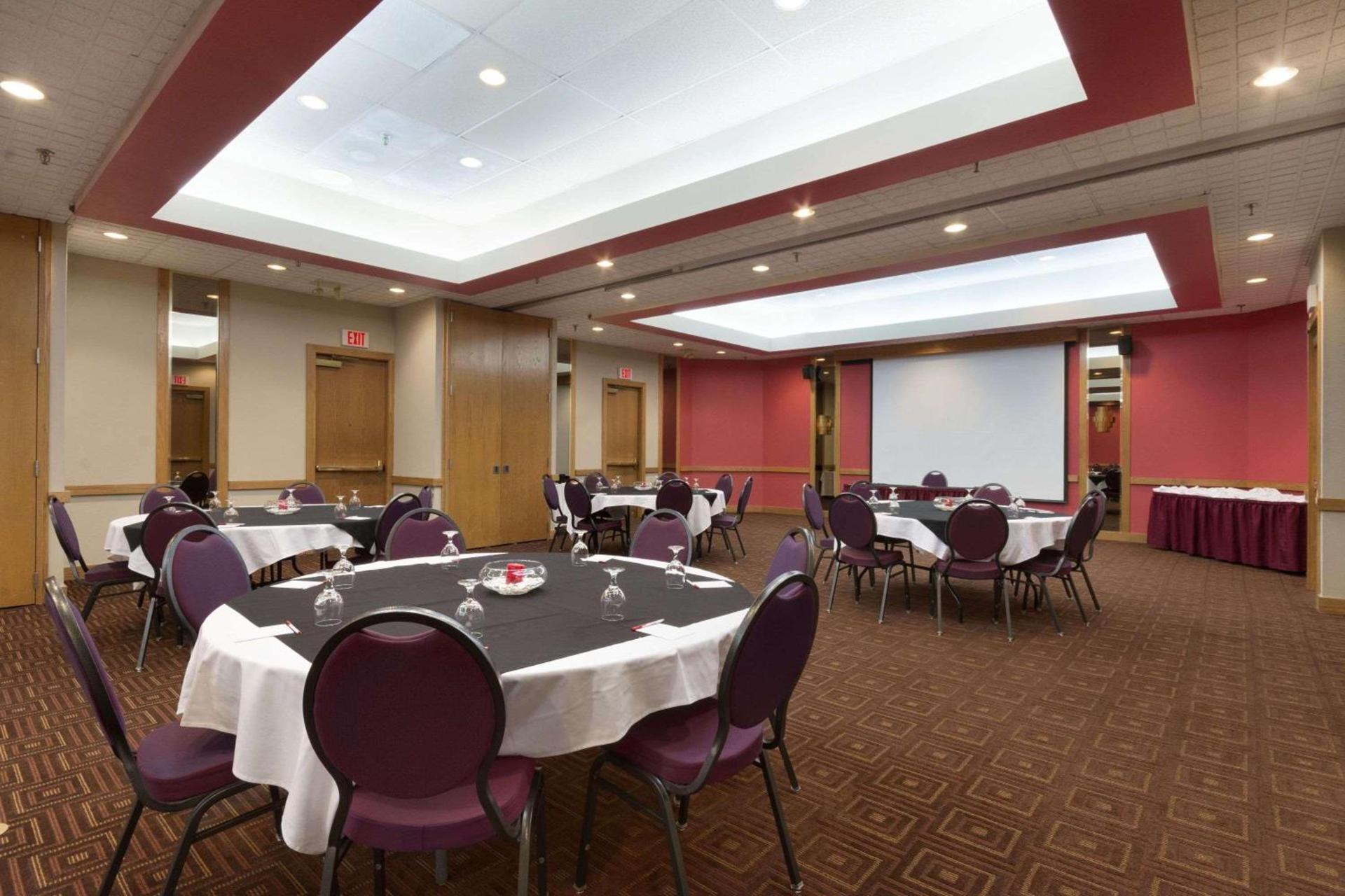 Ramada by Wyndham Raleigh photo 13