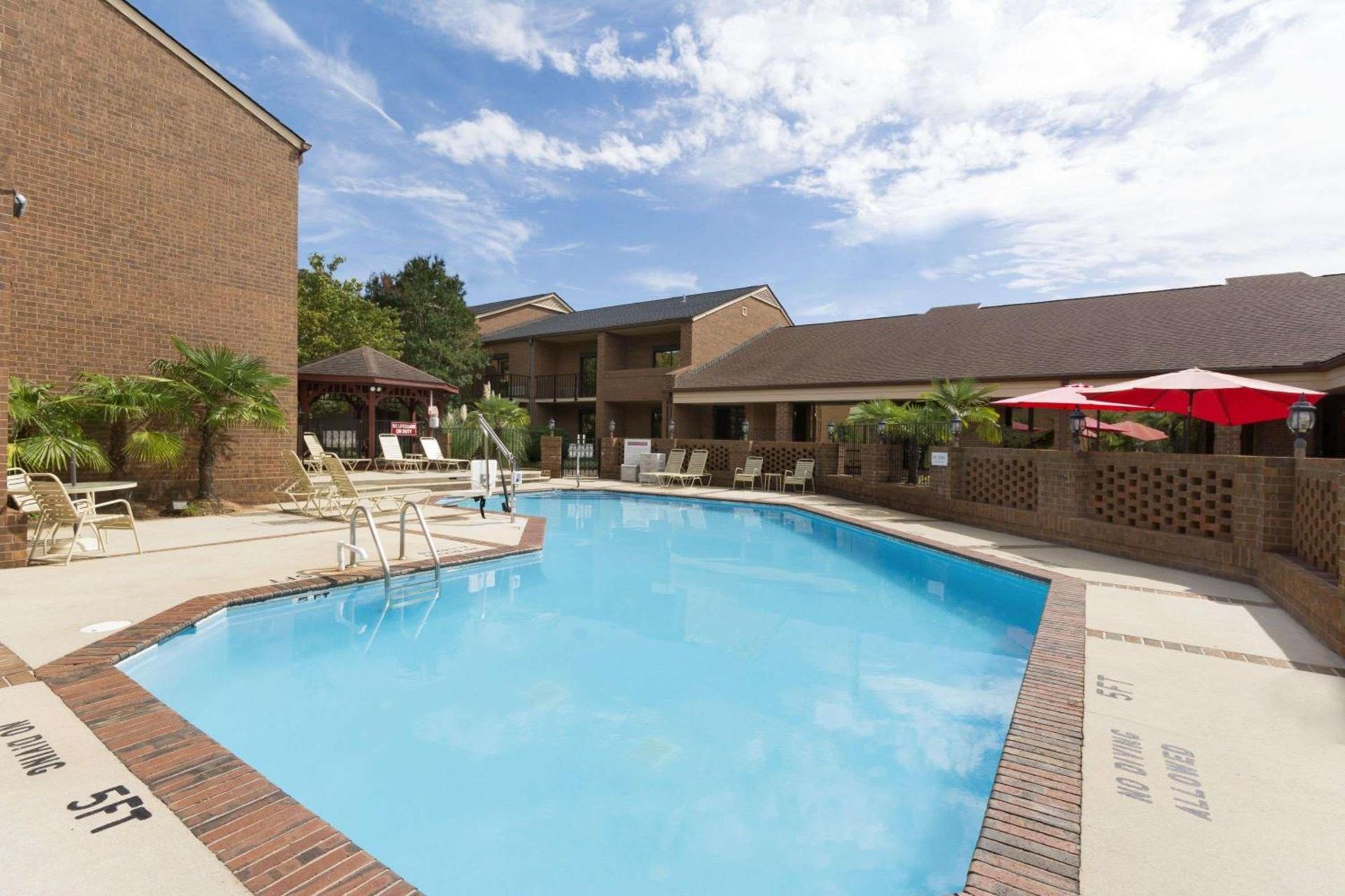 Ramada by Wyndham Raleigh photo 3