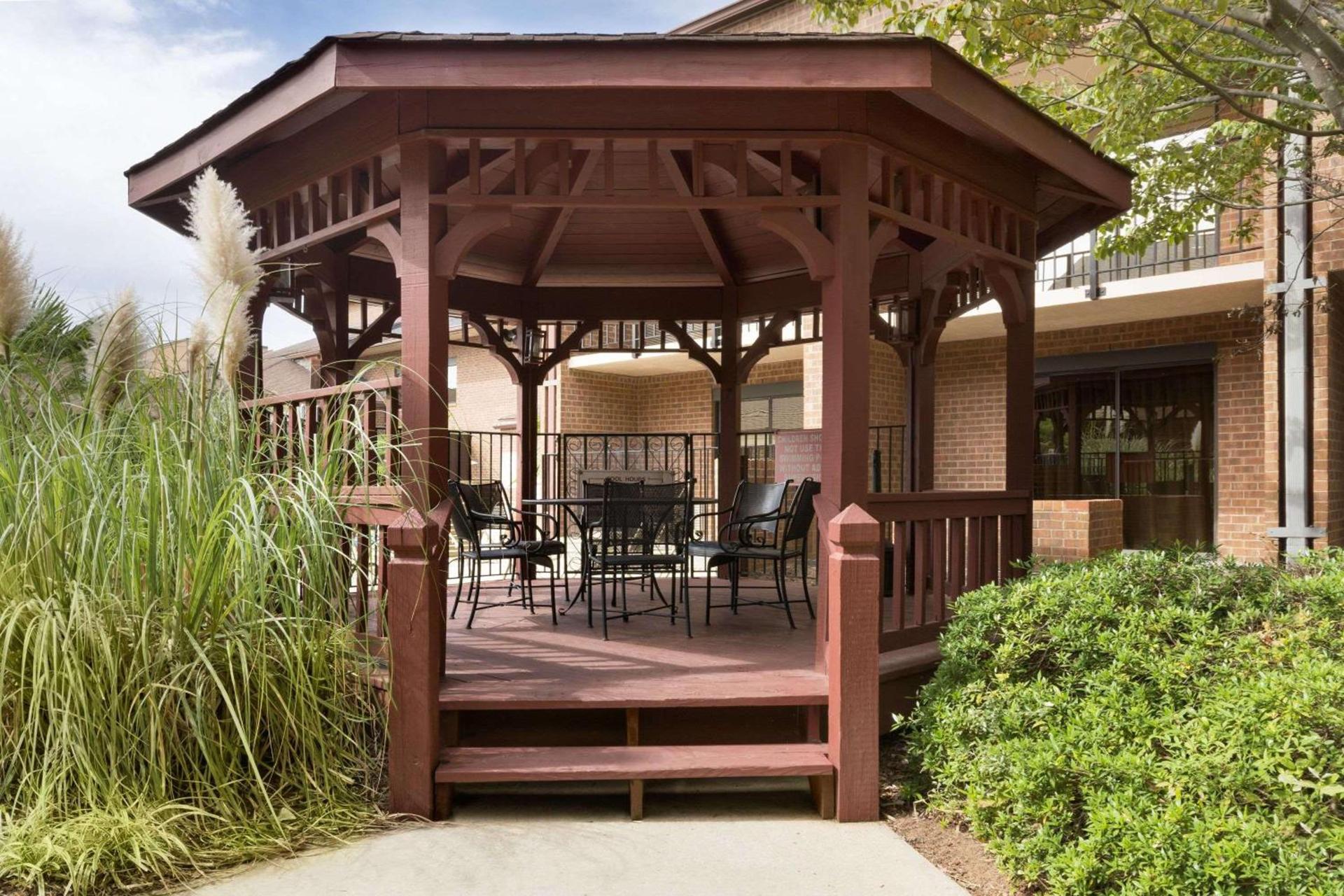 Ramada by Wyndham Raleigh photo 15