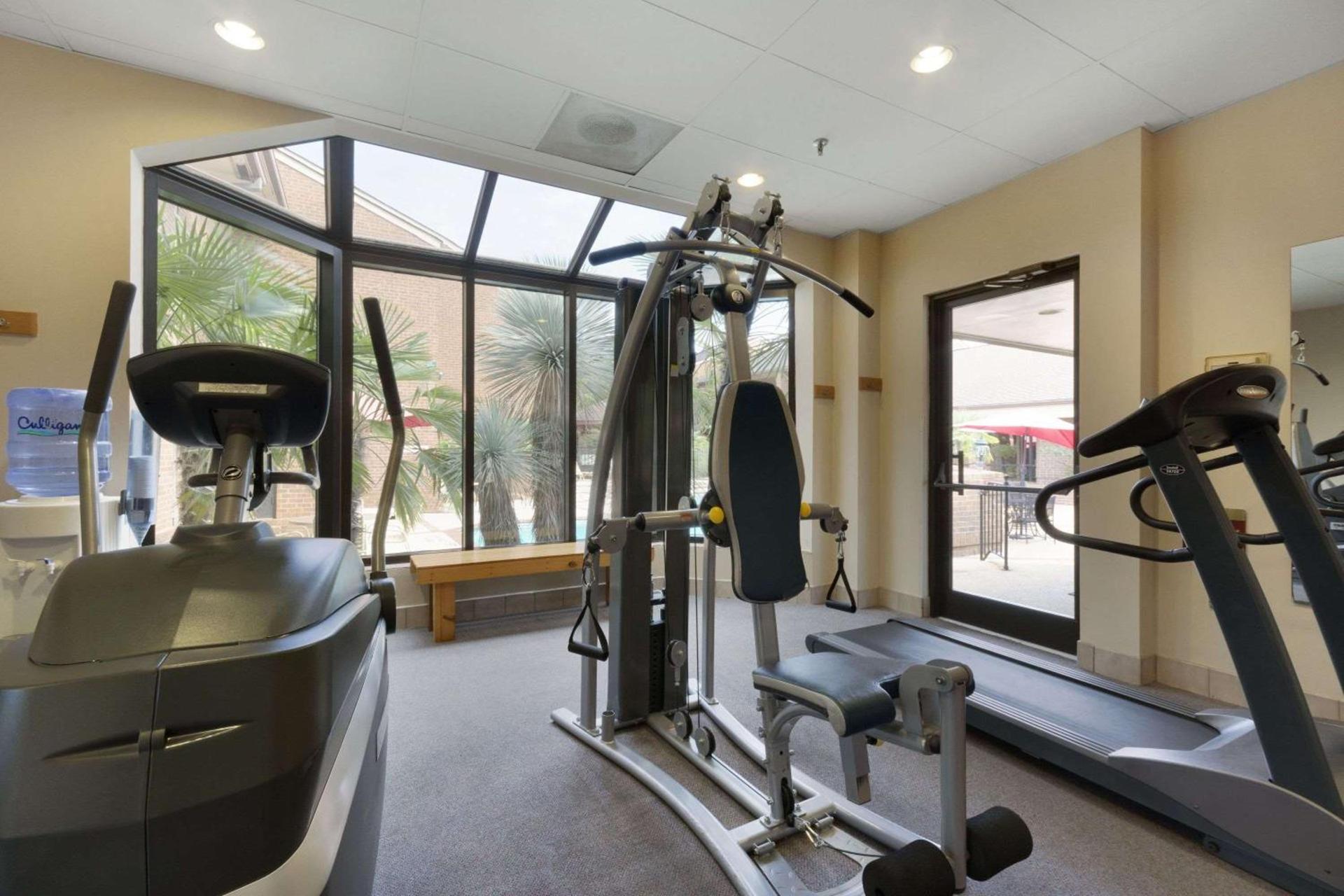 Ramada by Wyndham Raleigh photo 4
