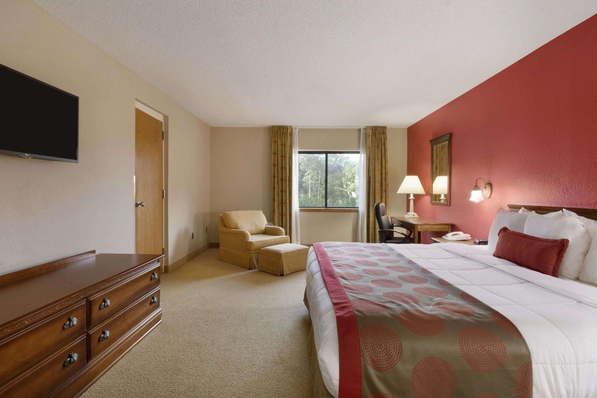 Ramada by Wyndham Raleigh photo 10