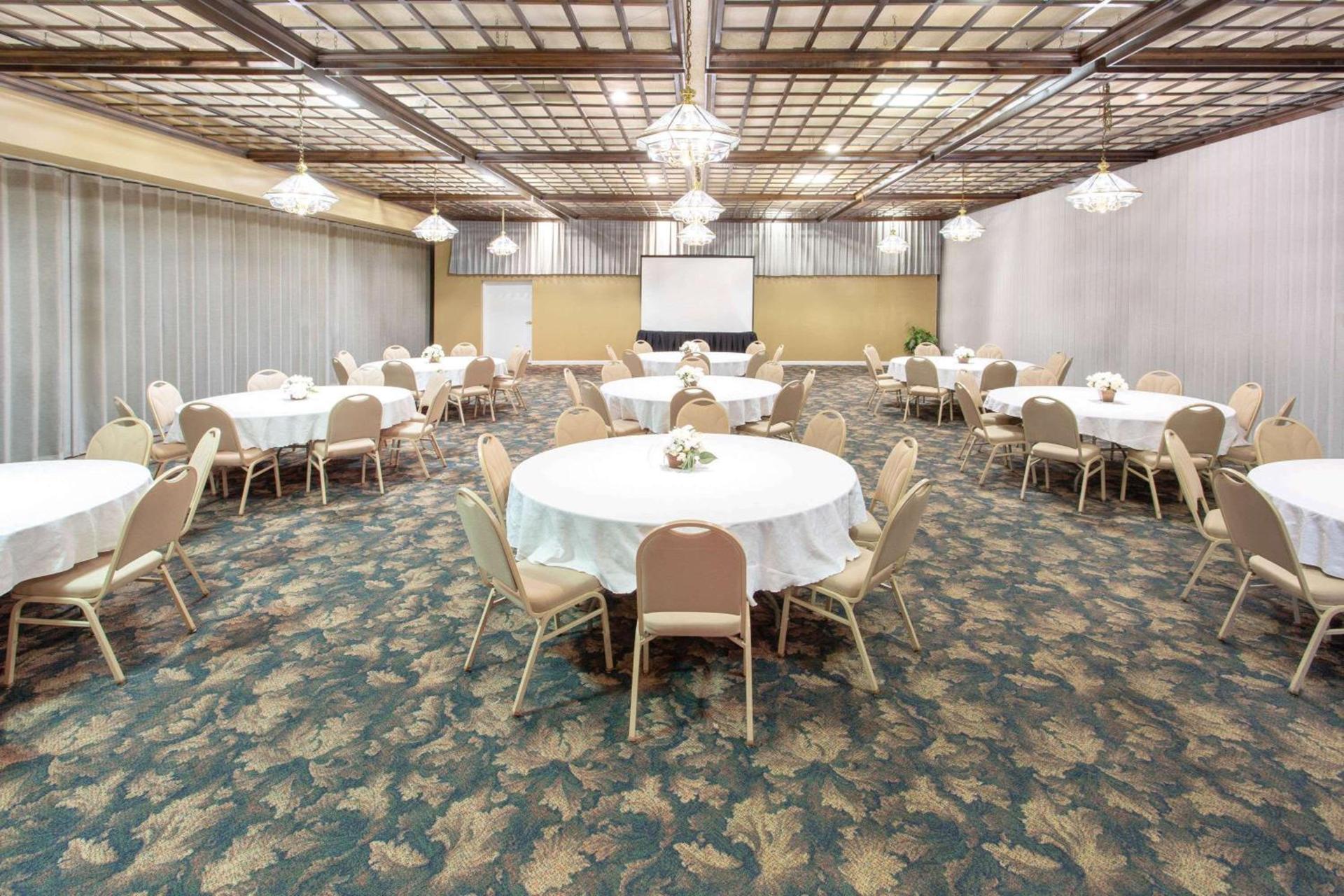 Clarion Hotel & Conference Center Lewiston photo 47