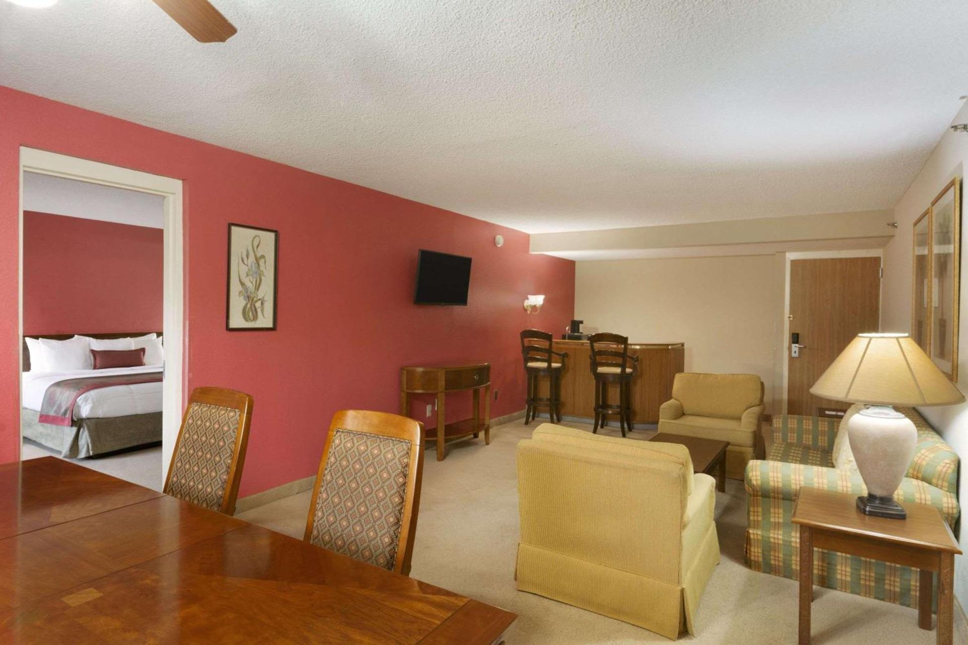 Ramada by Wyndham Raleigh photo 11