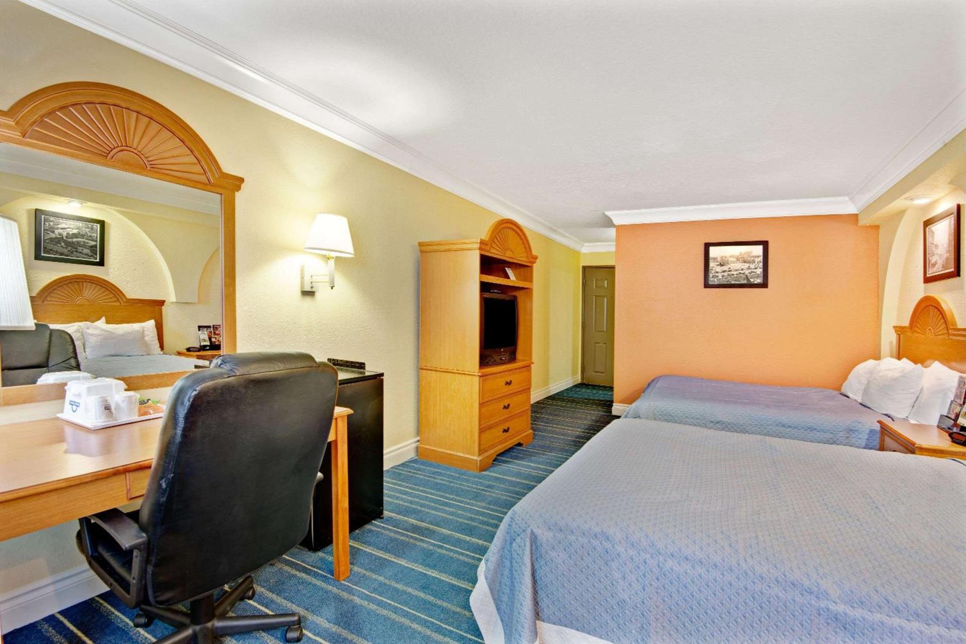 Days Inn by Wyndham San Antonio Airport photo 4