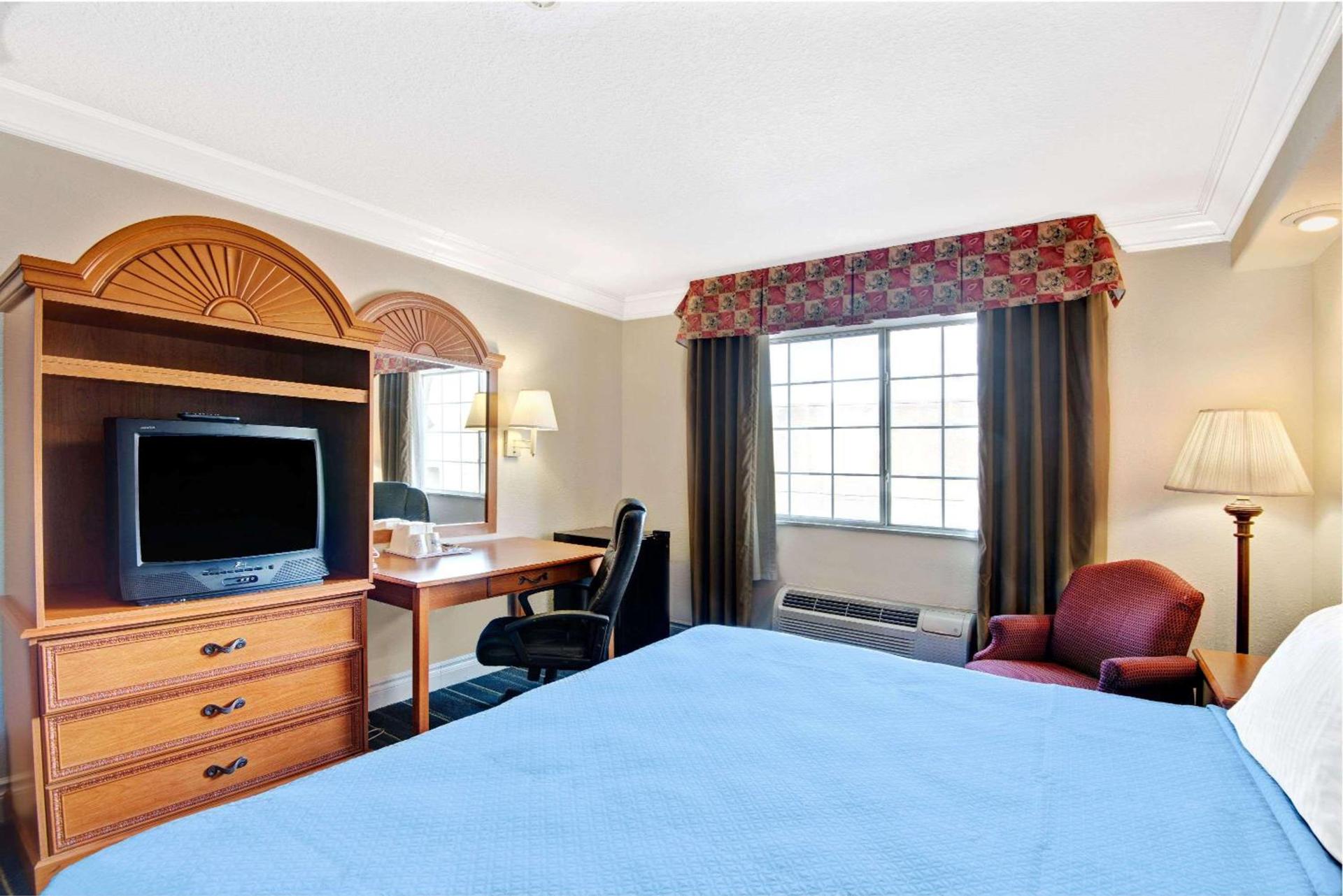 Days Inn by Wyndham San Antonio Airport photo 7