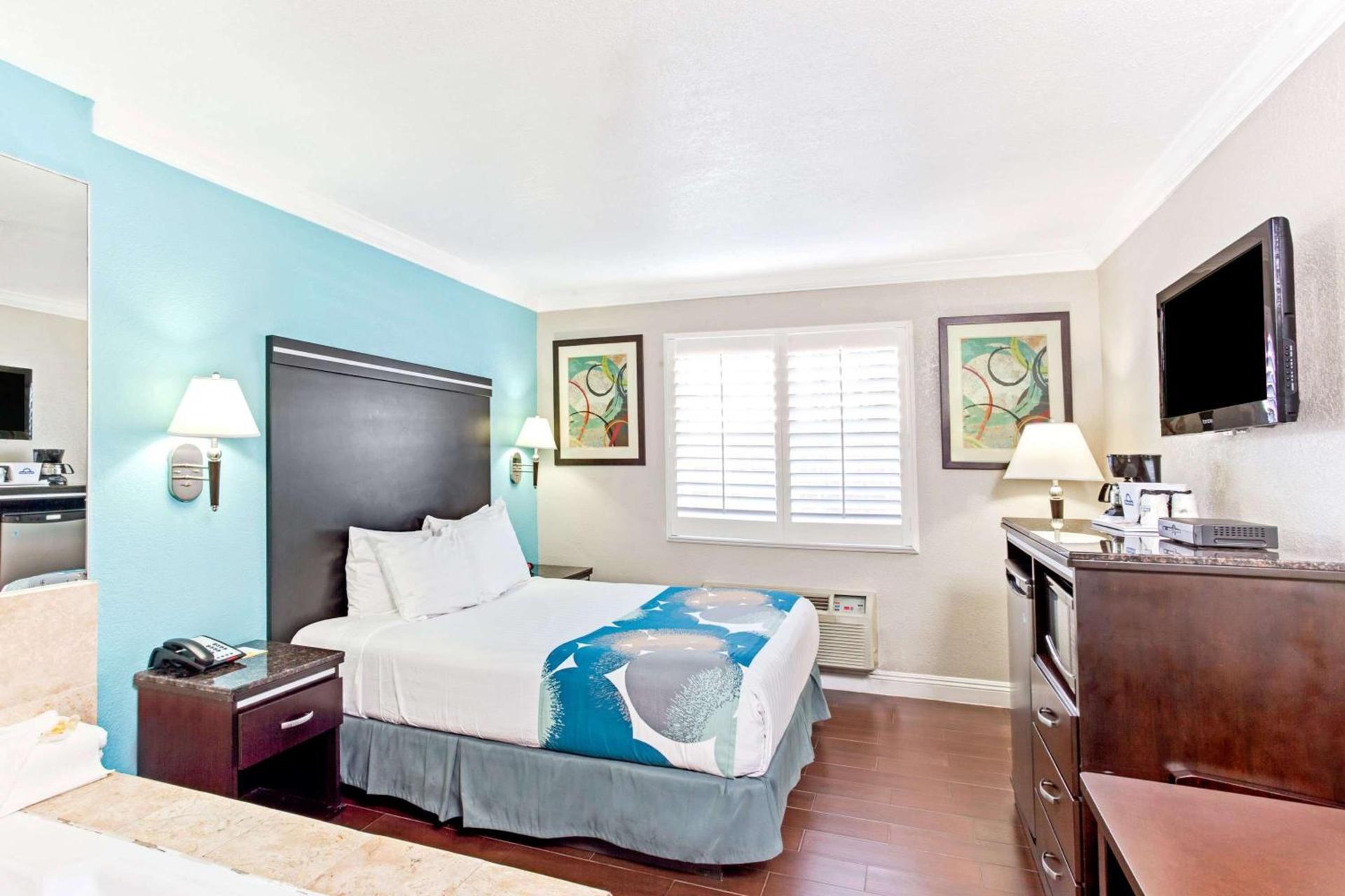 Cabana Inn & Suites photo 8