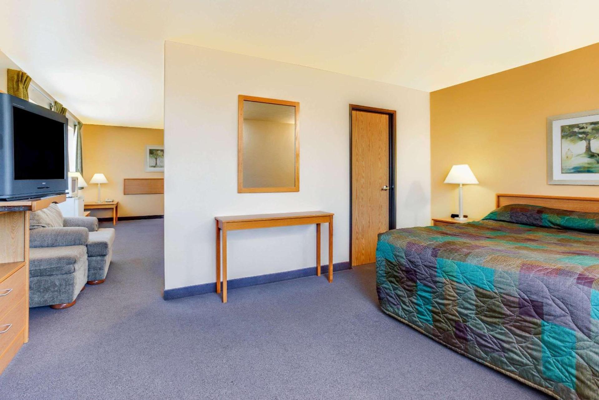 Super 8 by Wyndham Klamath Falls photo 13