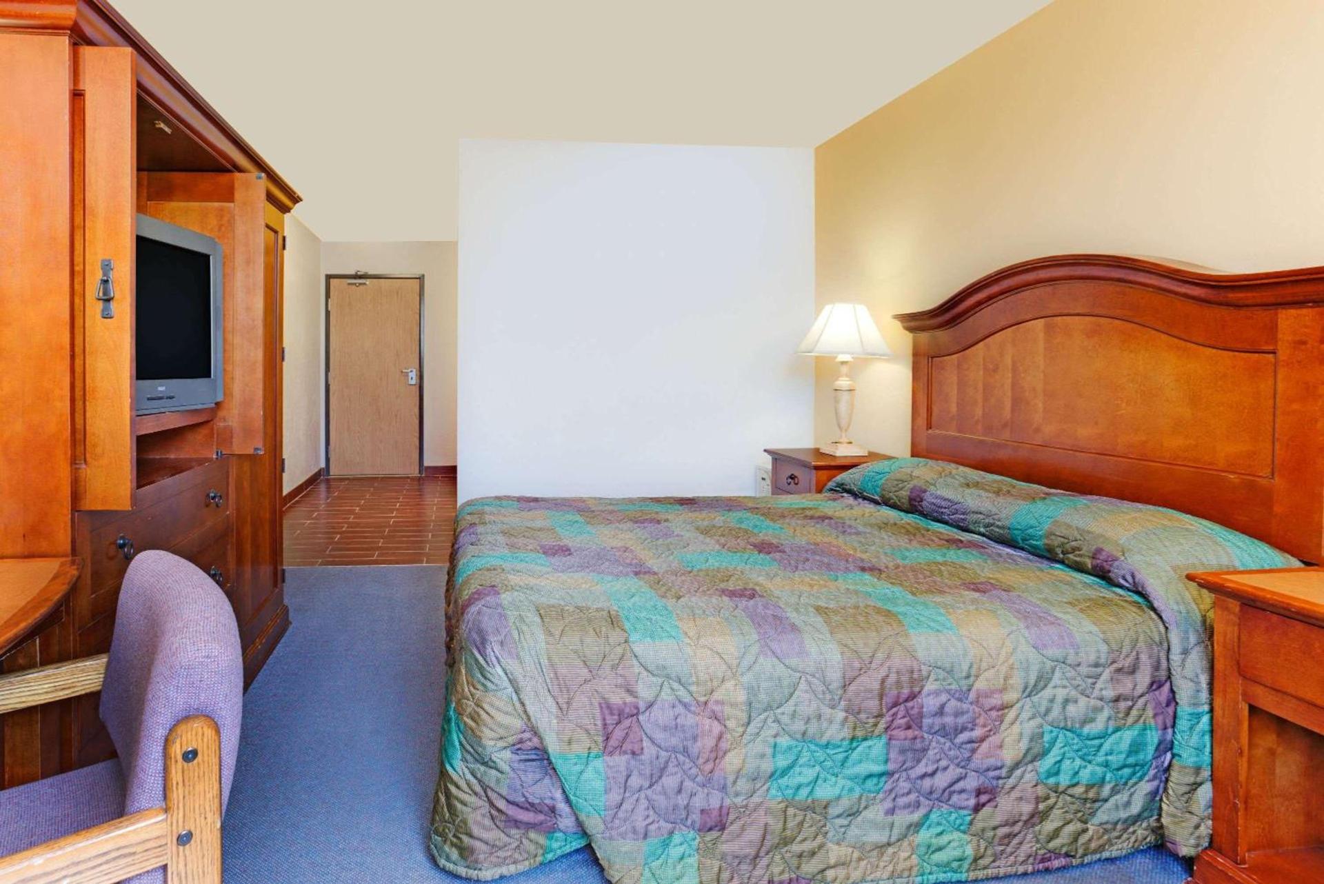 Super 8 by Wyndham Klamath Falls photo 8