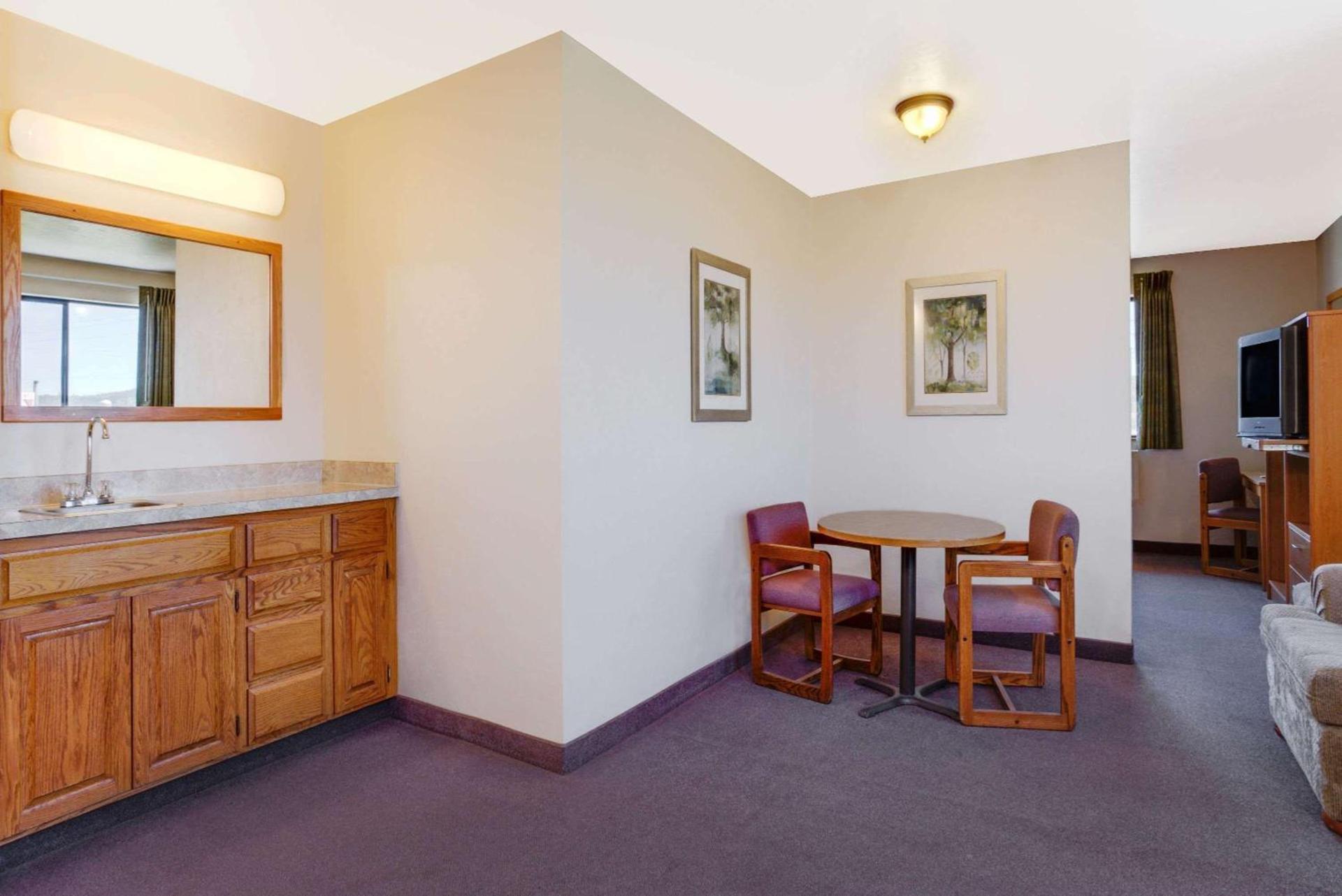 Super 8 by Wyndham Klamath Falls photo 4