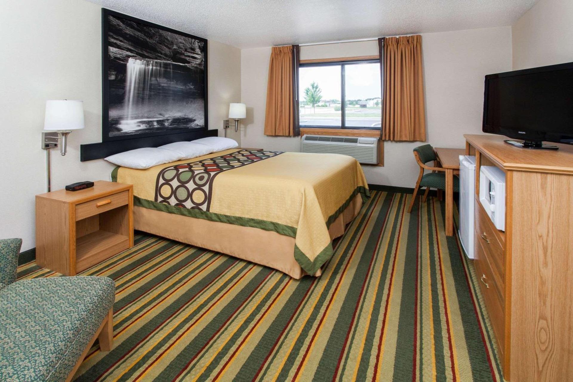 Super 8 by Wyndham Ottawa Starved Rock photo 11
