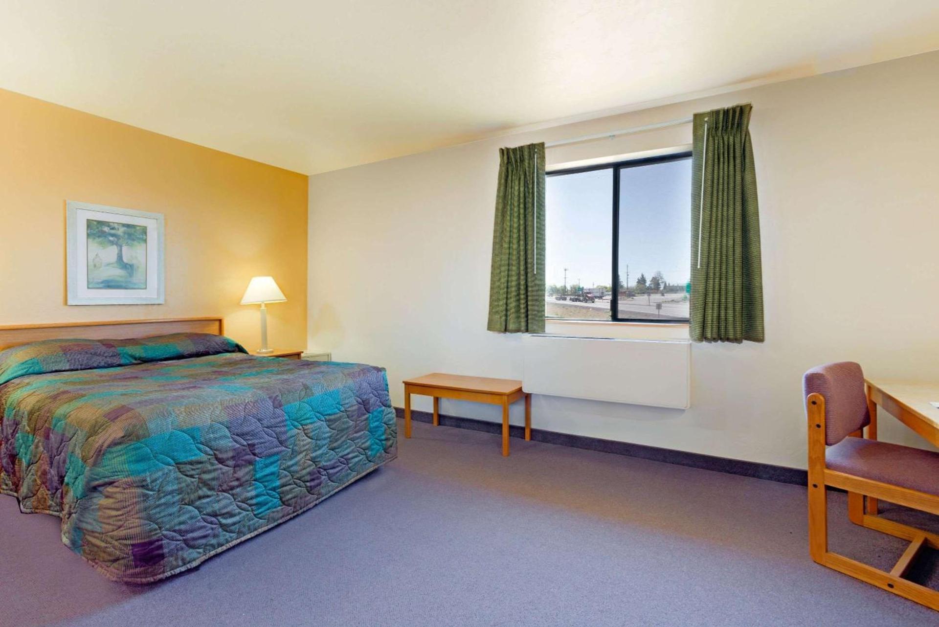 Super 8 by Wyndham Klamath Falls photo 10