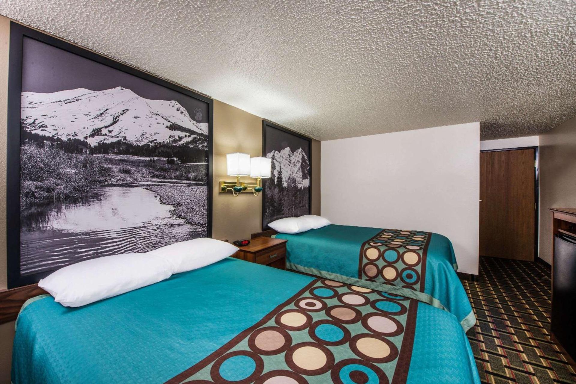 Super 8 by Wyndham Pueblo photo 18