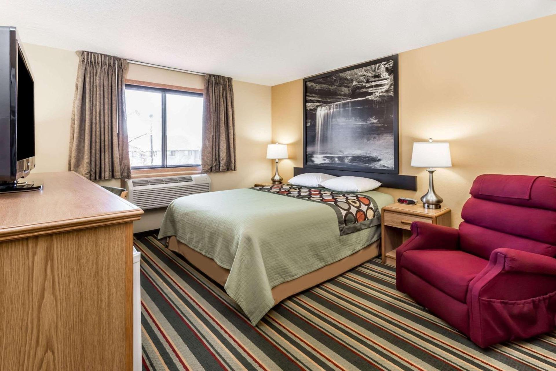 Super 8 by Wyndham Ottawa Starved Rock photo 3