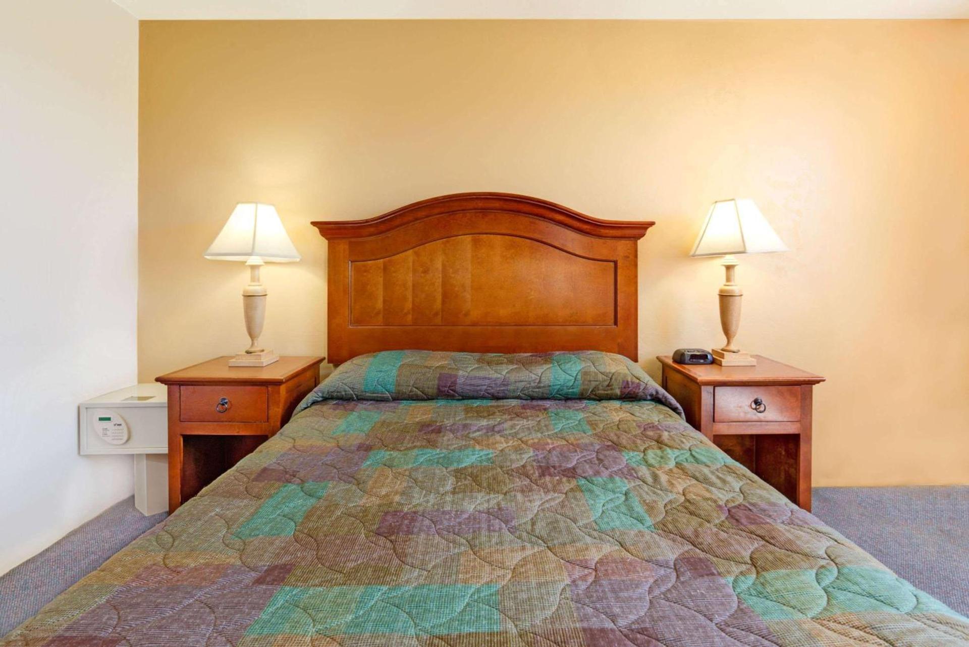 Super 8 by Wyndham Klamath Falls photo 6