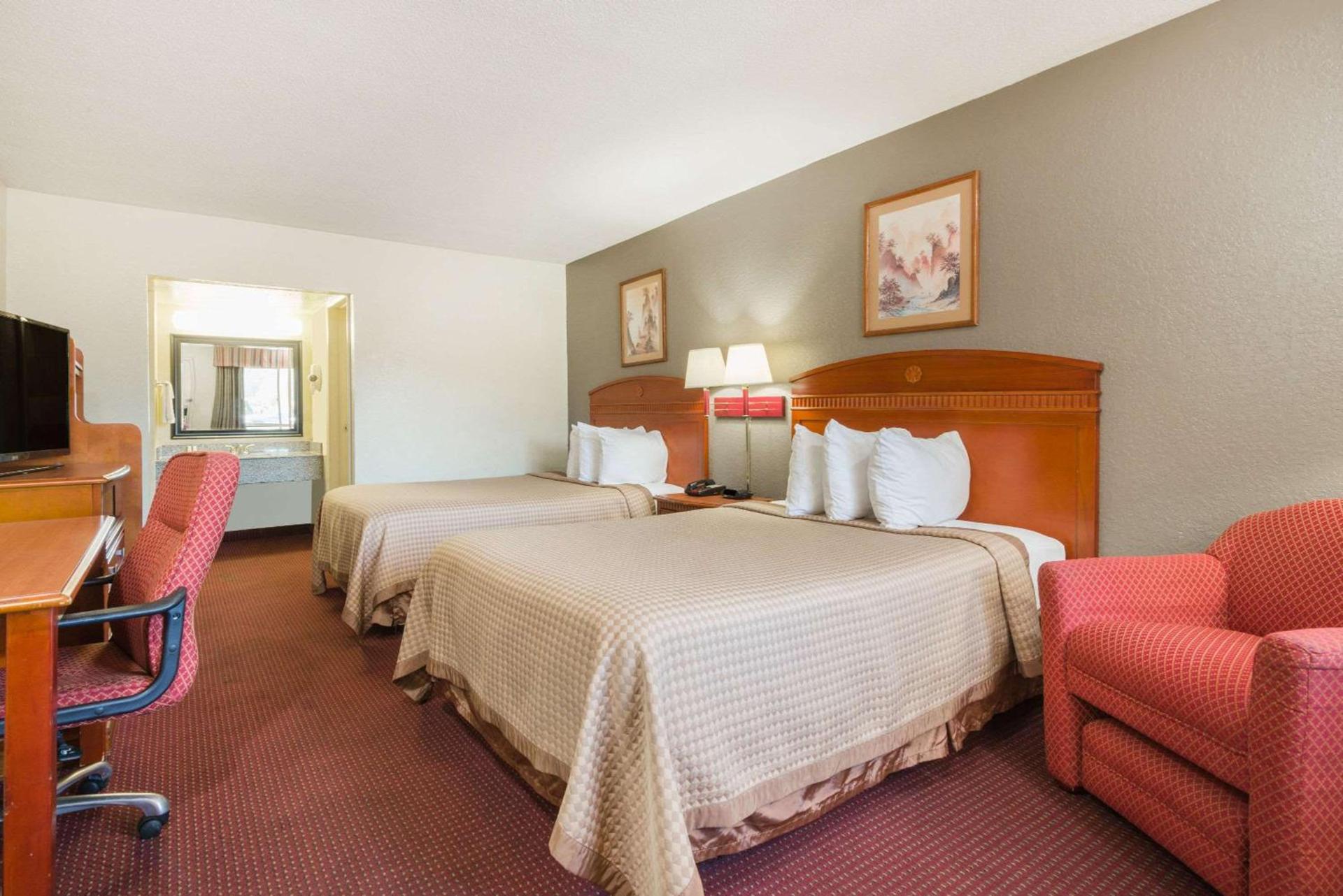 Days Inn by Wyndham Paintsville photo 11