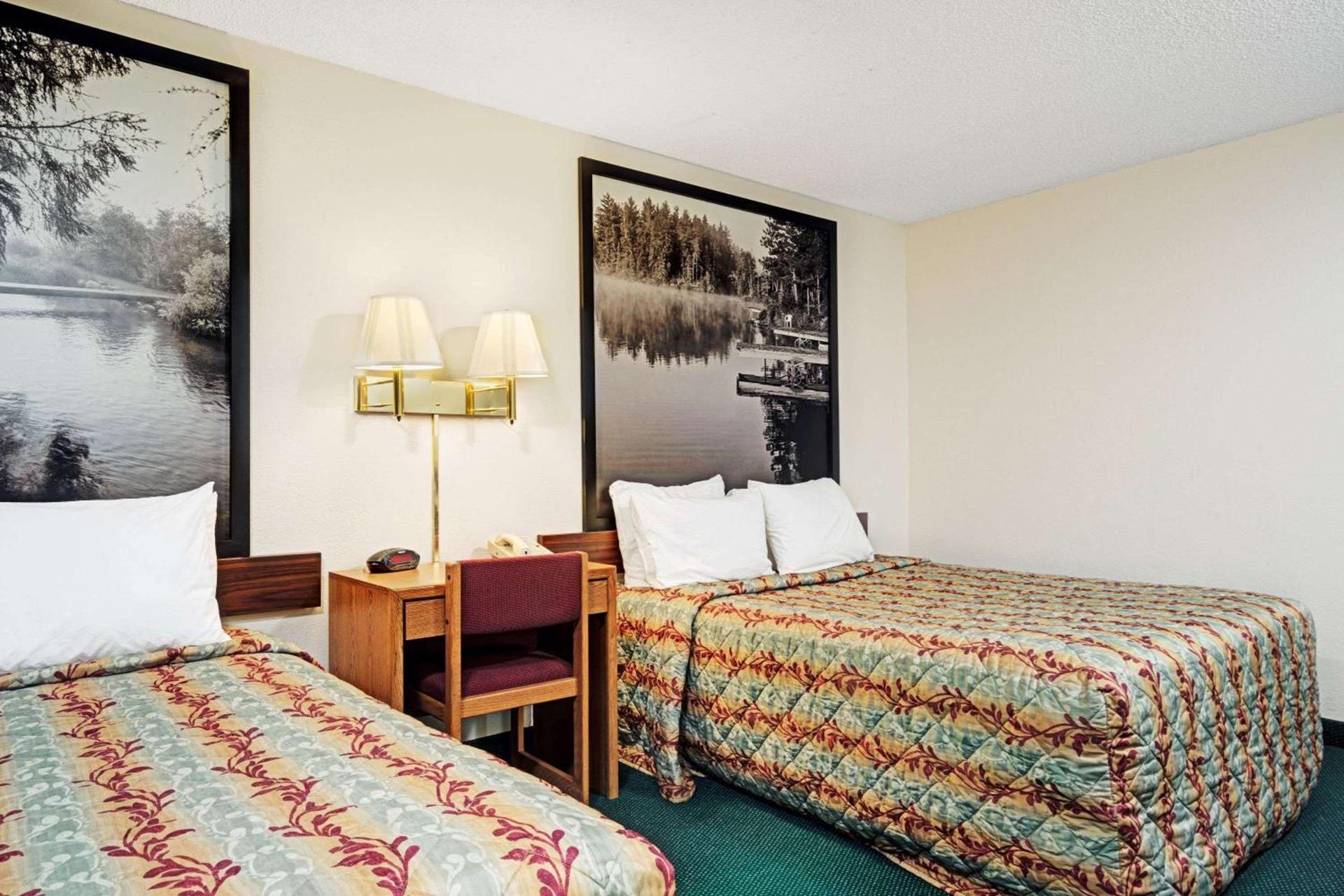 Super 8 by Wyndham Rogers Minnesota photo 10