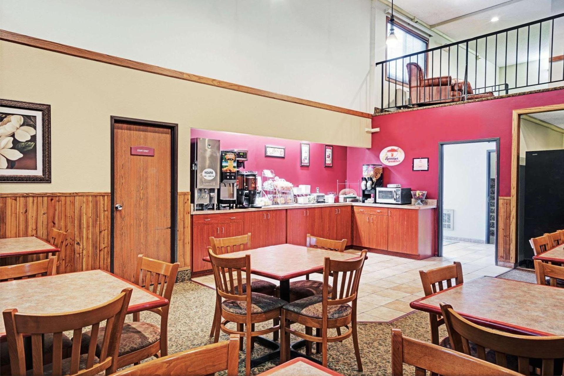 Super 8 by Wyndham Rogers Minnesota photo 12