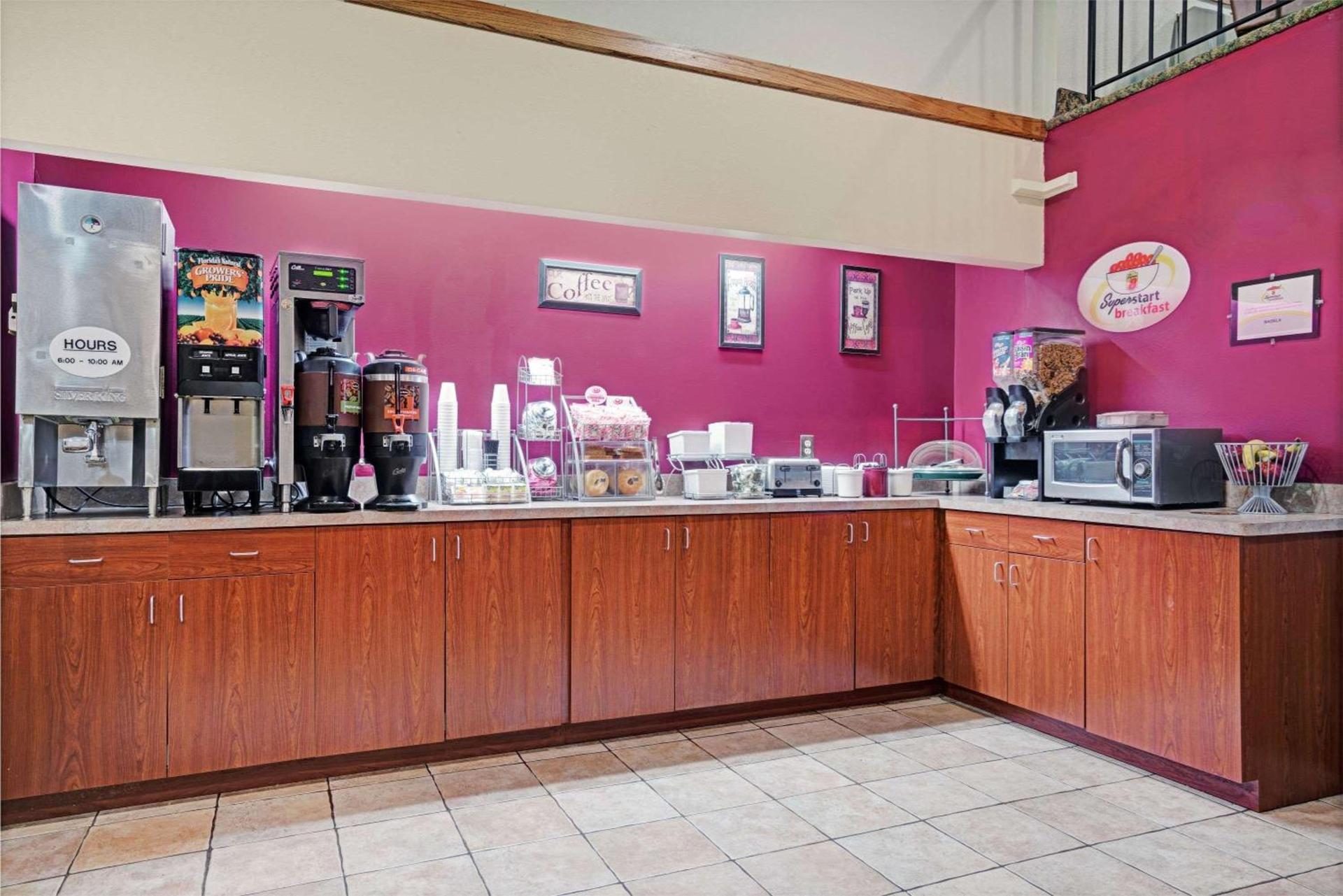 Super 8 by Wyndham Rogers Minnesota photo 14