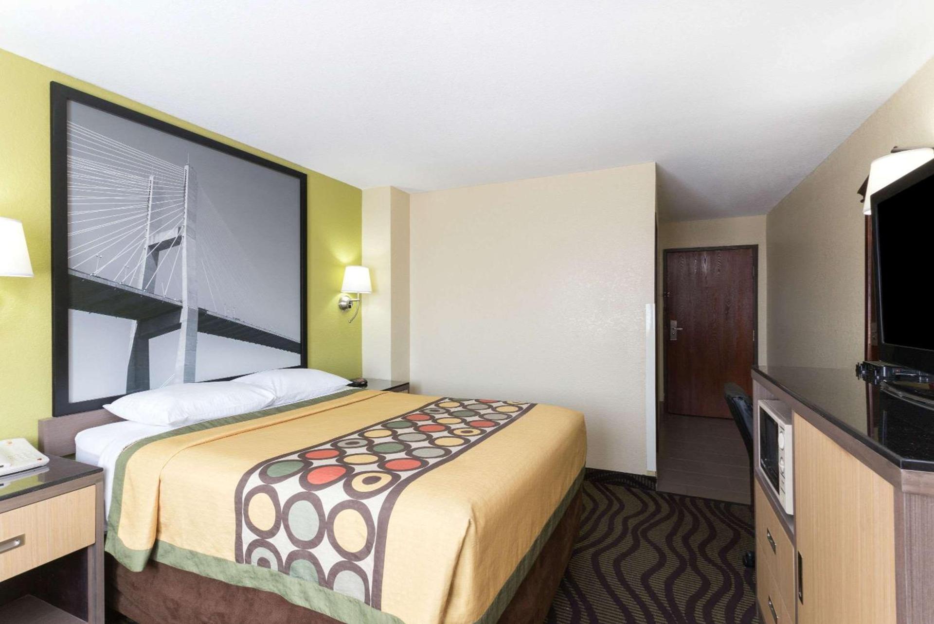 Super 8 by Wyndham Brunswick/St Simons Island Area photo 18
