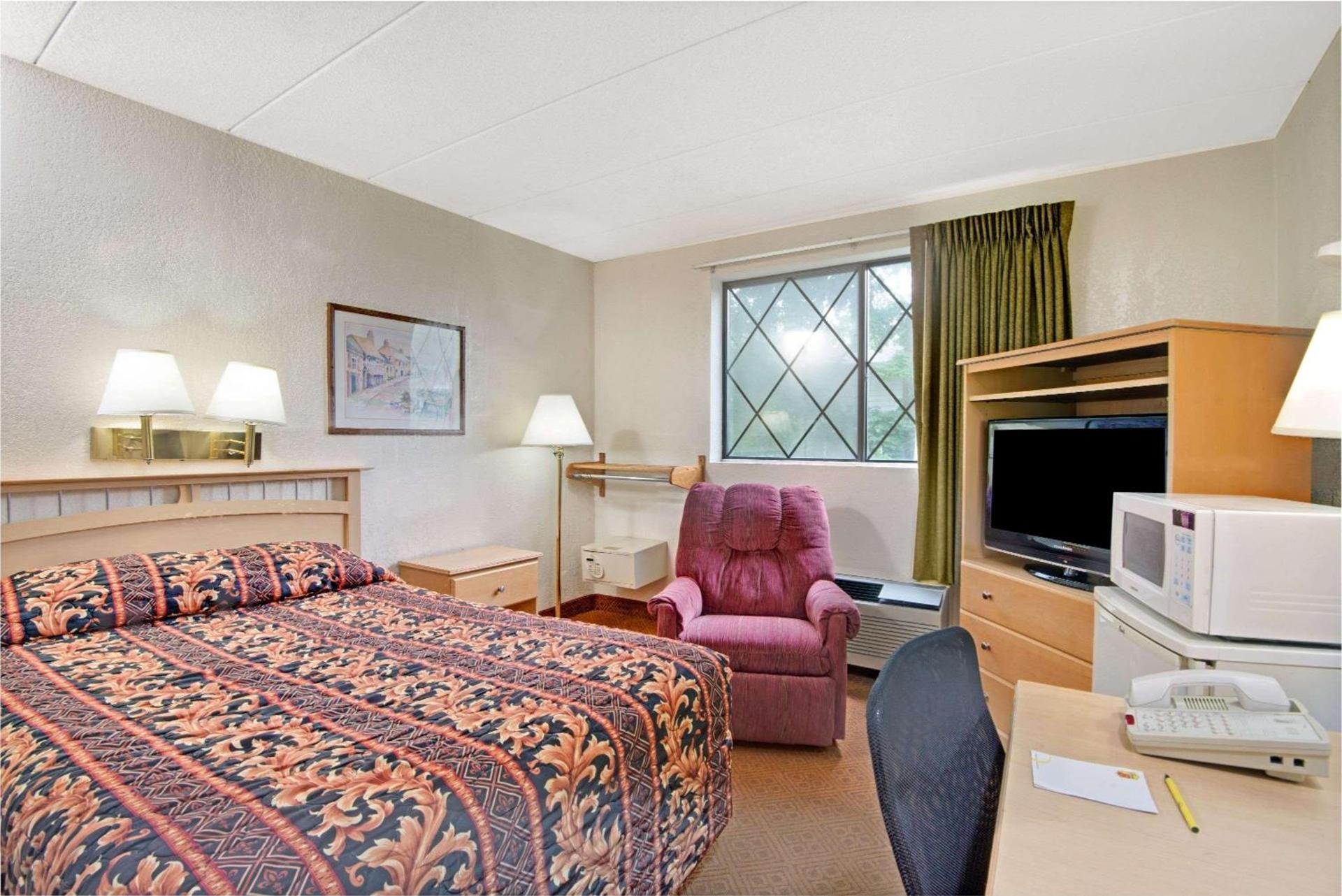 Super 8 by Wyndham Stamford/New York City Area photo 10