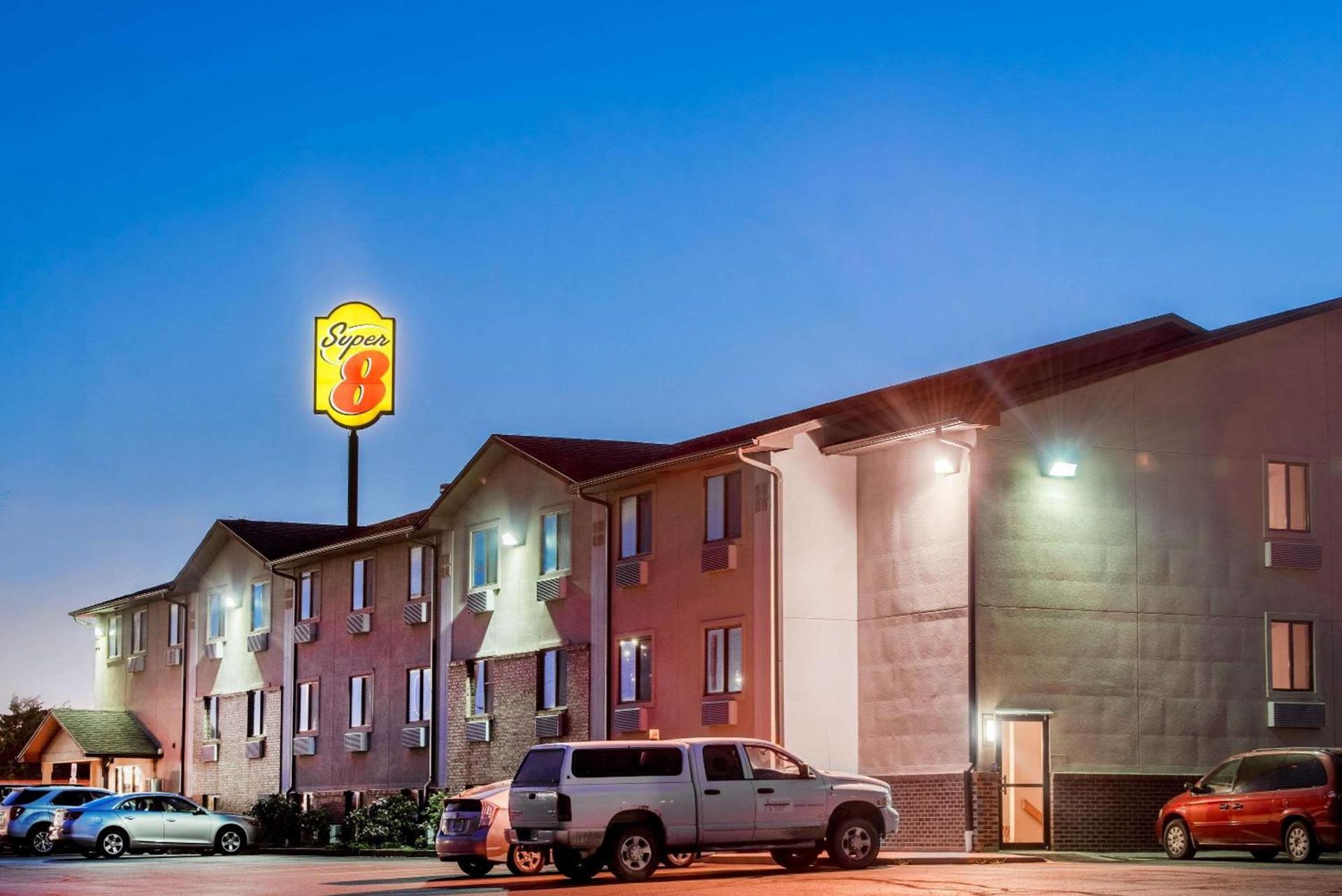 Super 8 by Wyndham Abilene KS photo 2