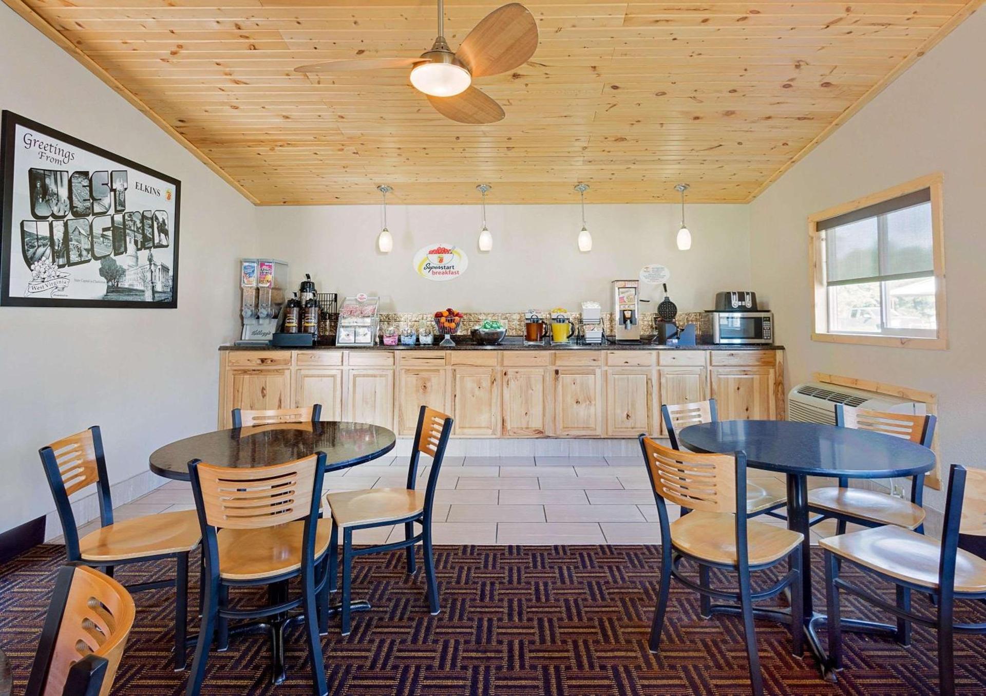 Super 8 by Wyndham Elkins photo 25