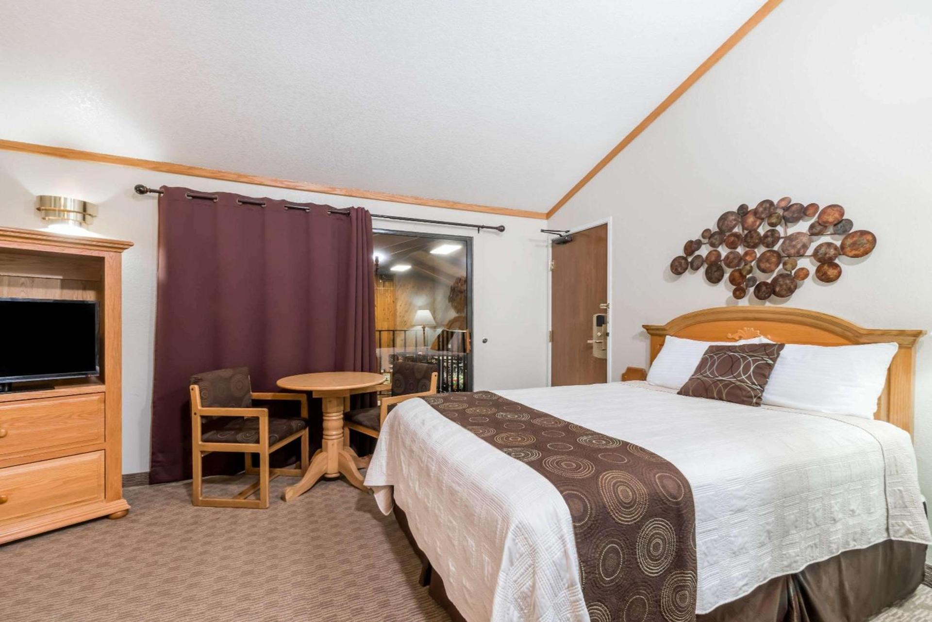 Super 8 by Wyndham Deadwood Black Hills Area photo 12