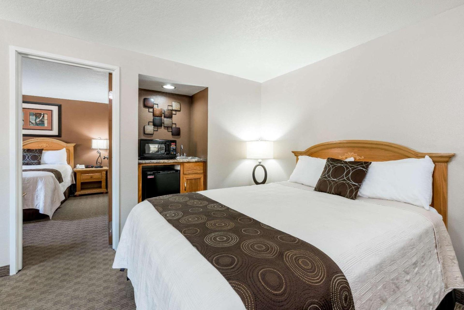 Super 8 by Wyndham Deadwood Black Hills Area photo 14