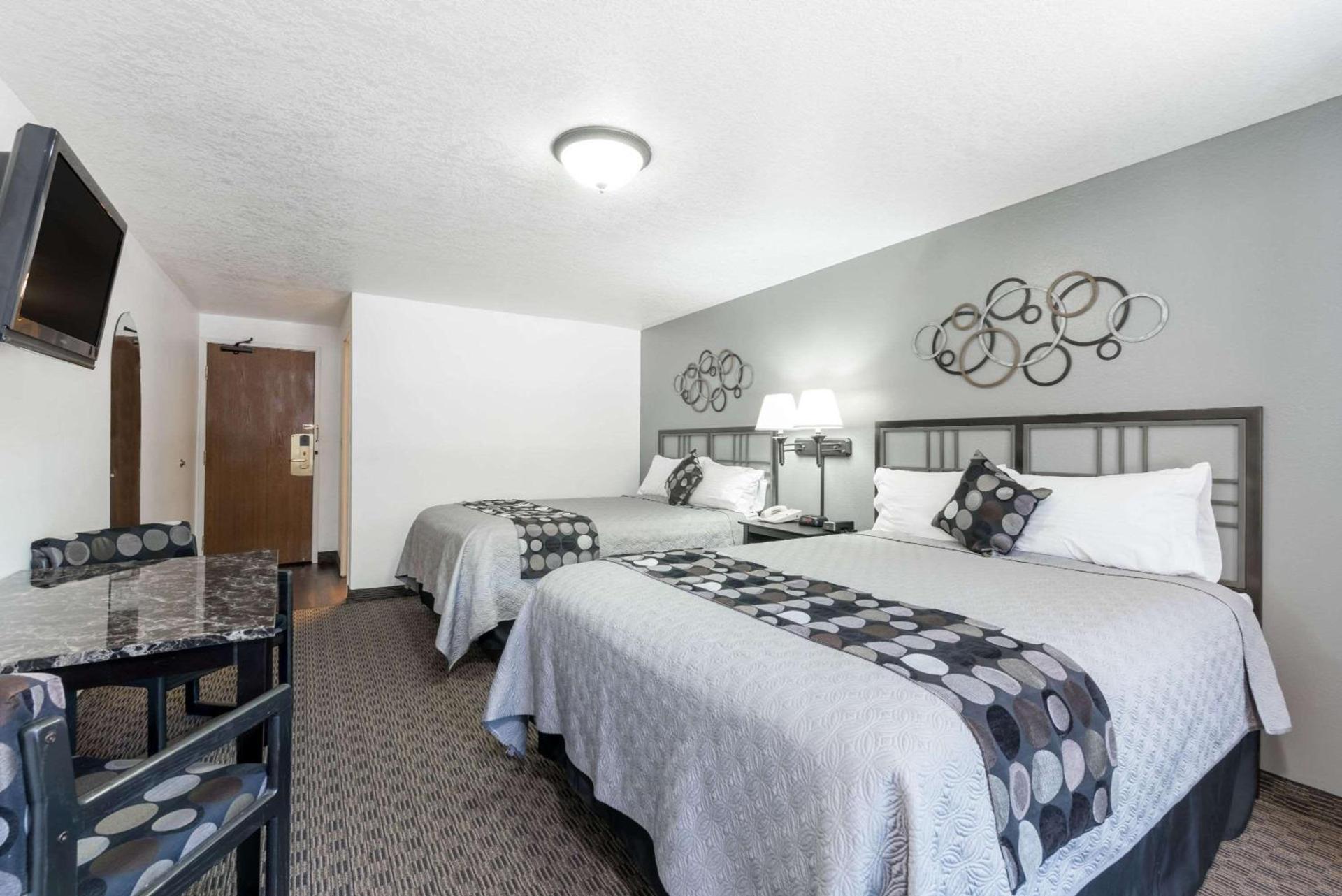 Super 8 by Wyndham Deadwood Black Hills Area photo 15