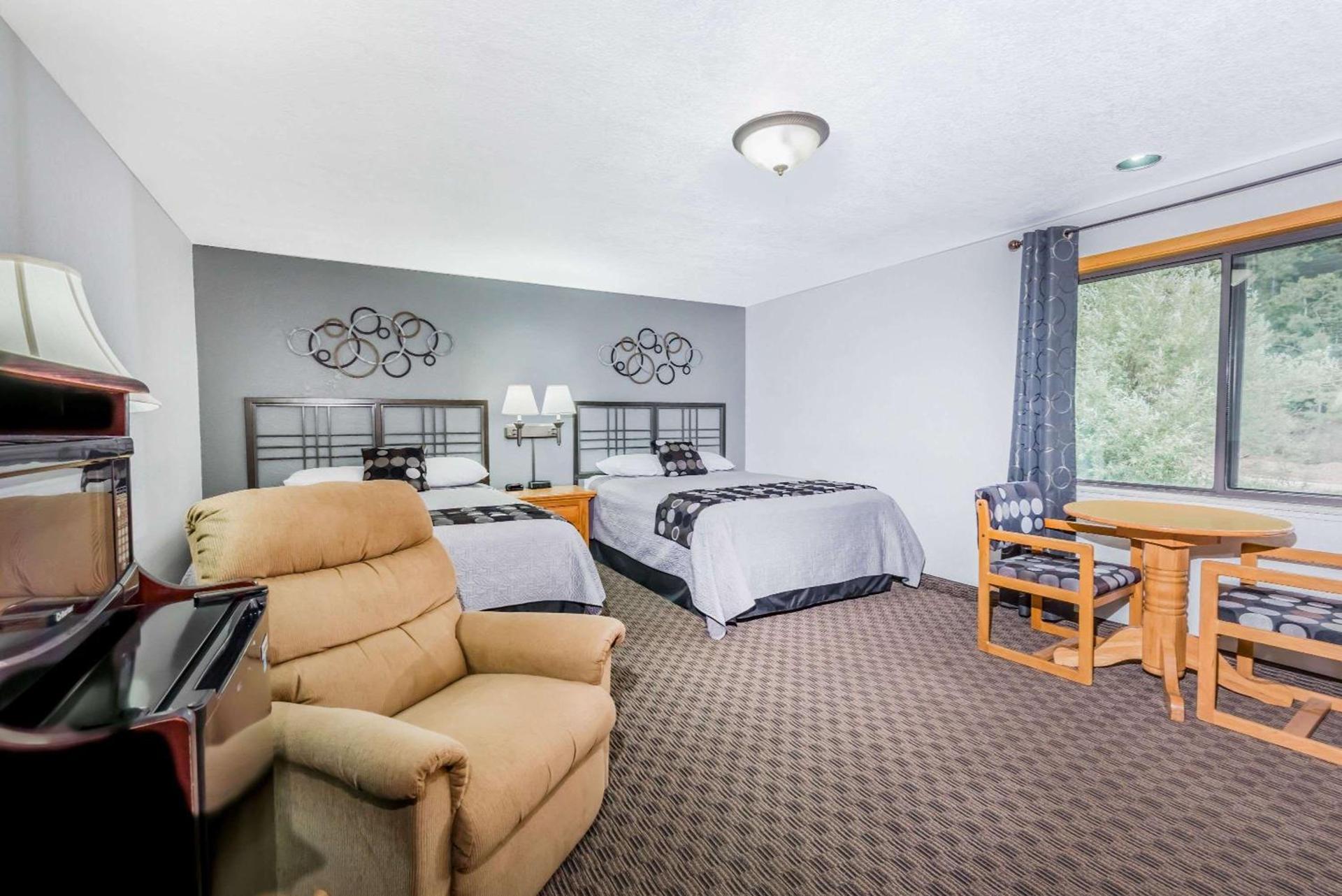 Super 8 by Wyndham Deadwood Black Hills Area photo 5