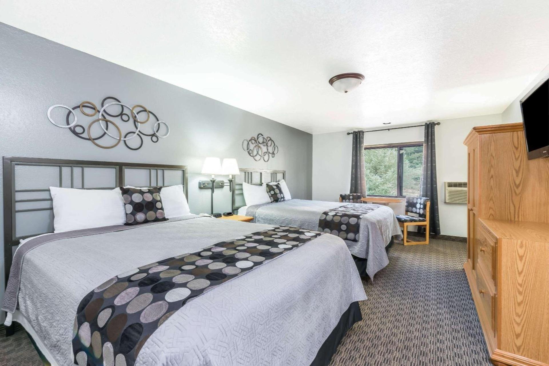 Super 8 by Wyndham Deadwood Black Hills Area photo 7