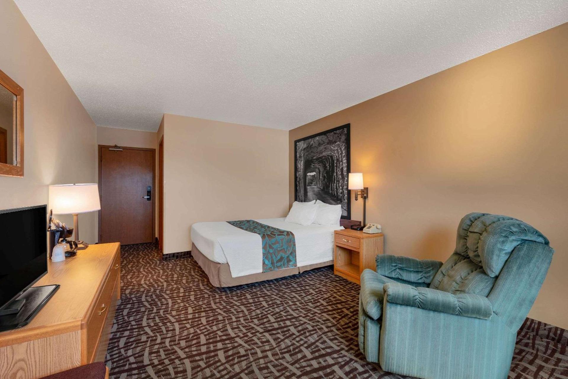 Super 8 by Wyndham Hill City/Mt Rushmore/ Area photo 21