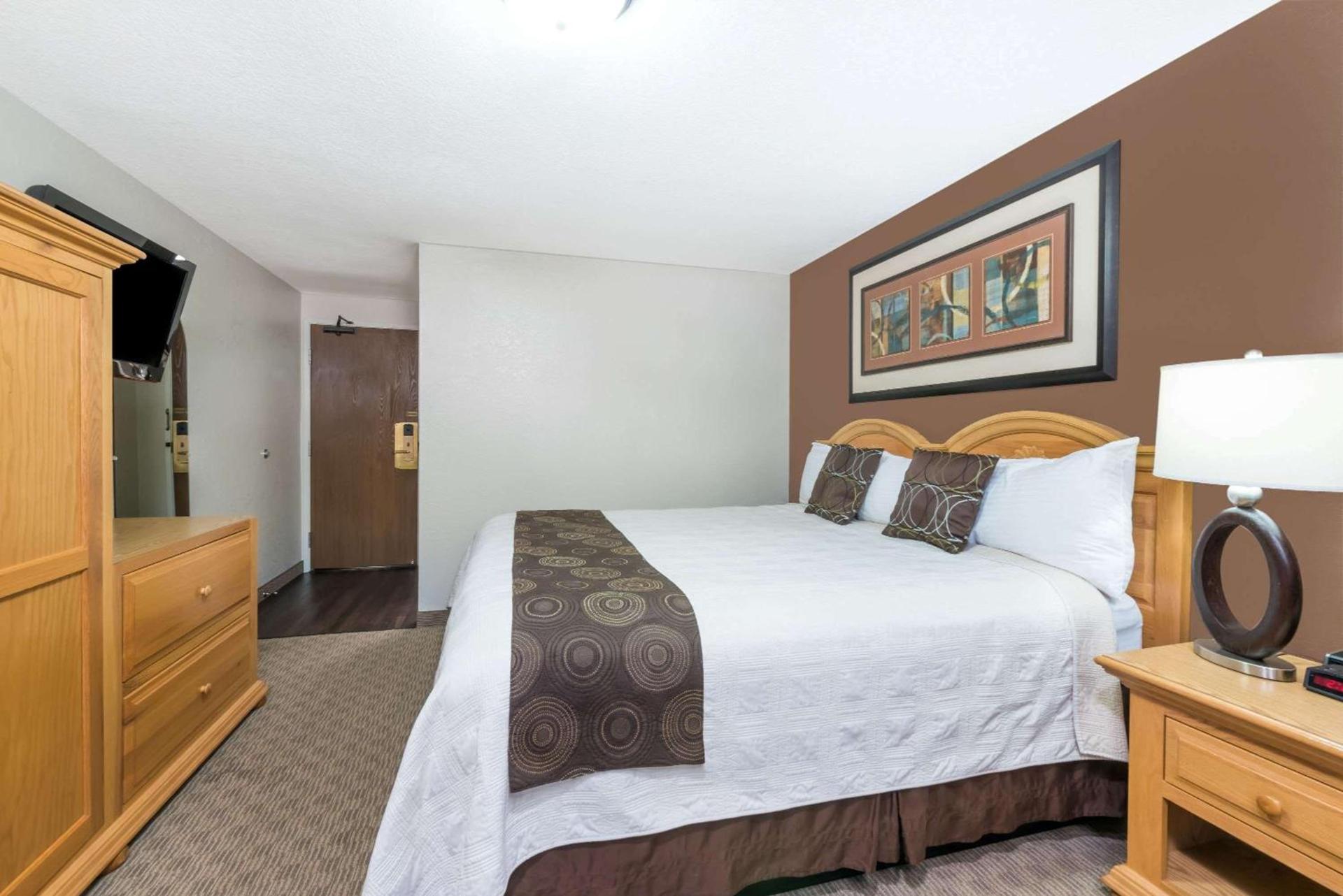 Super 8 by Wyndham Deadwood Black Hills Area photo 10
