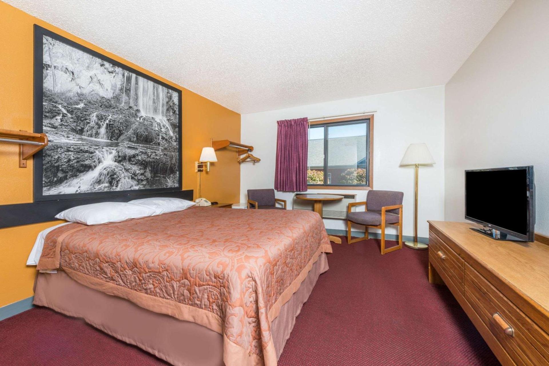 Super 8 by Wyndham Front Royal Near Shenandoah National Park photo 6